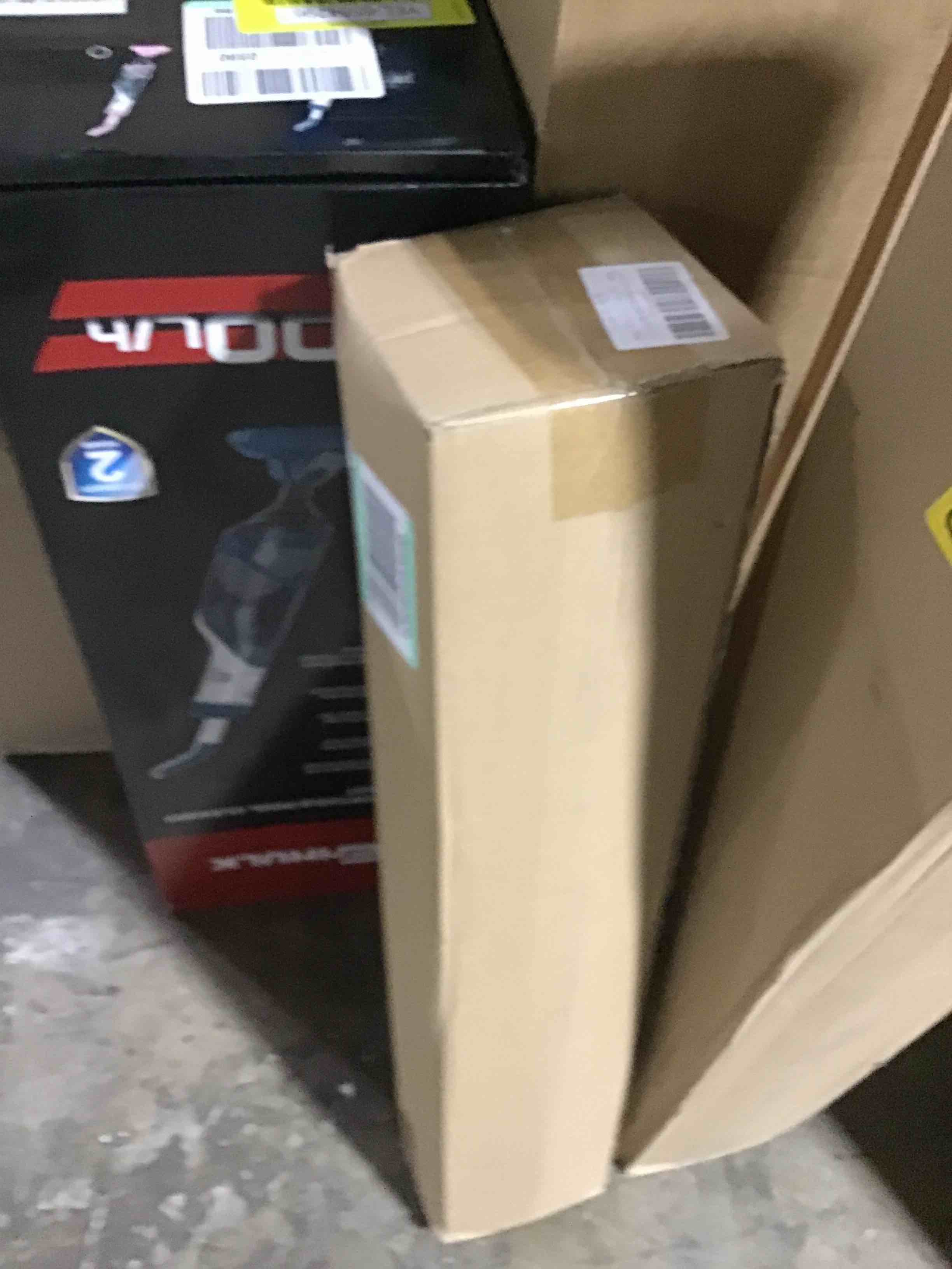 https://s3.amazonaws.com/lotting-images-prod/bidfta/YEL6554350_1722611799269.jpeg