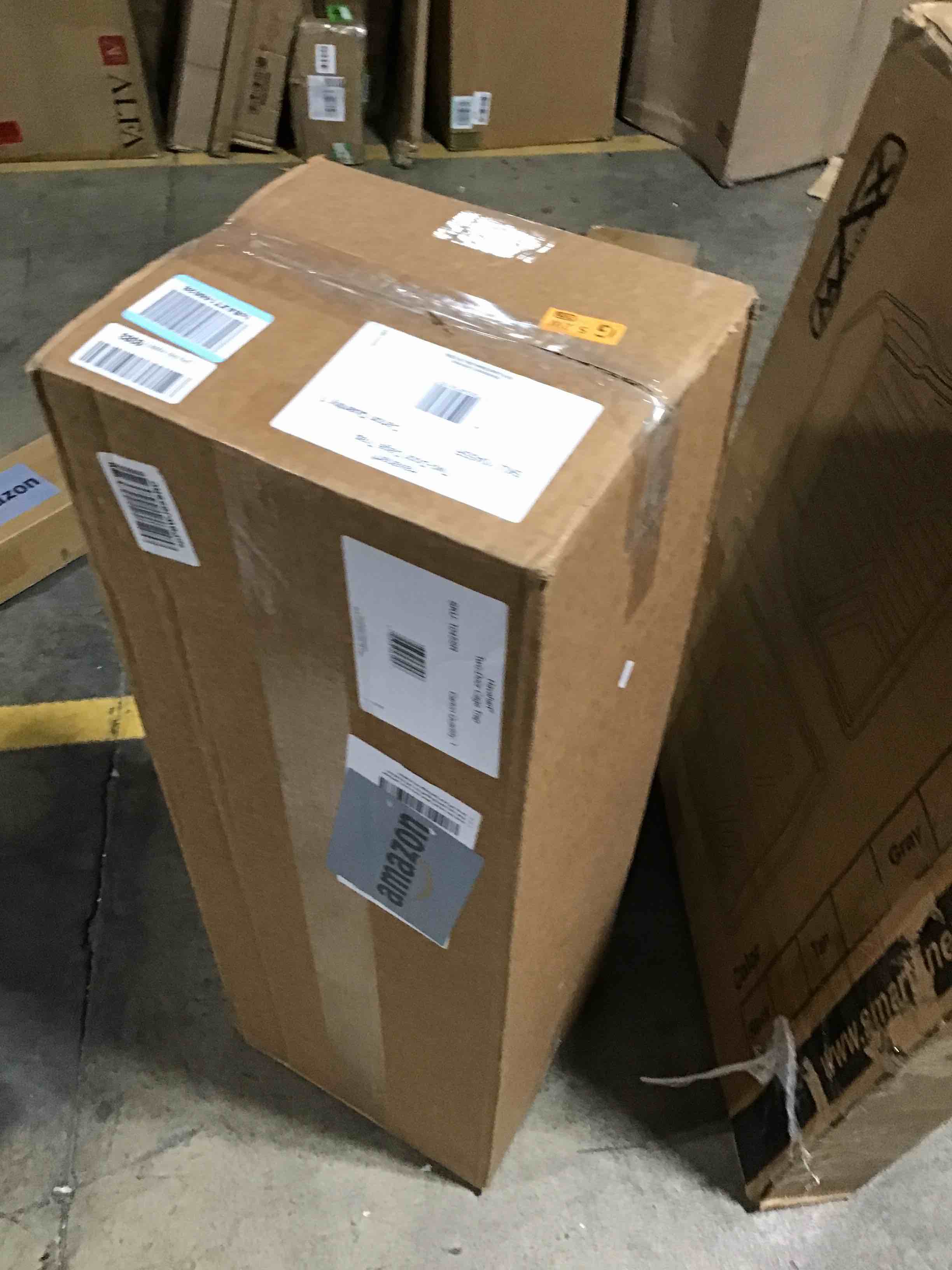 https://s3.amazonaws.com/lotting-images-prod/bidfta/YEL6558448_1717775466295.jpeg