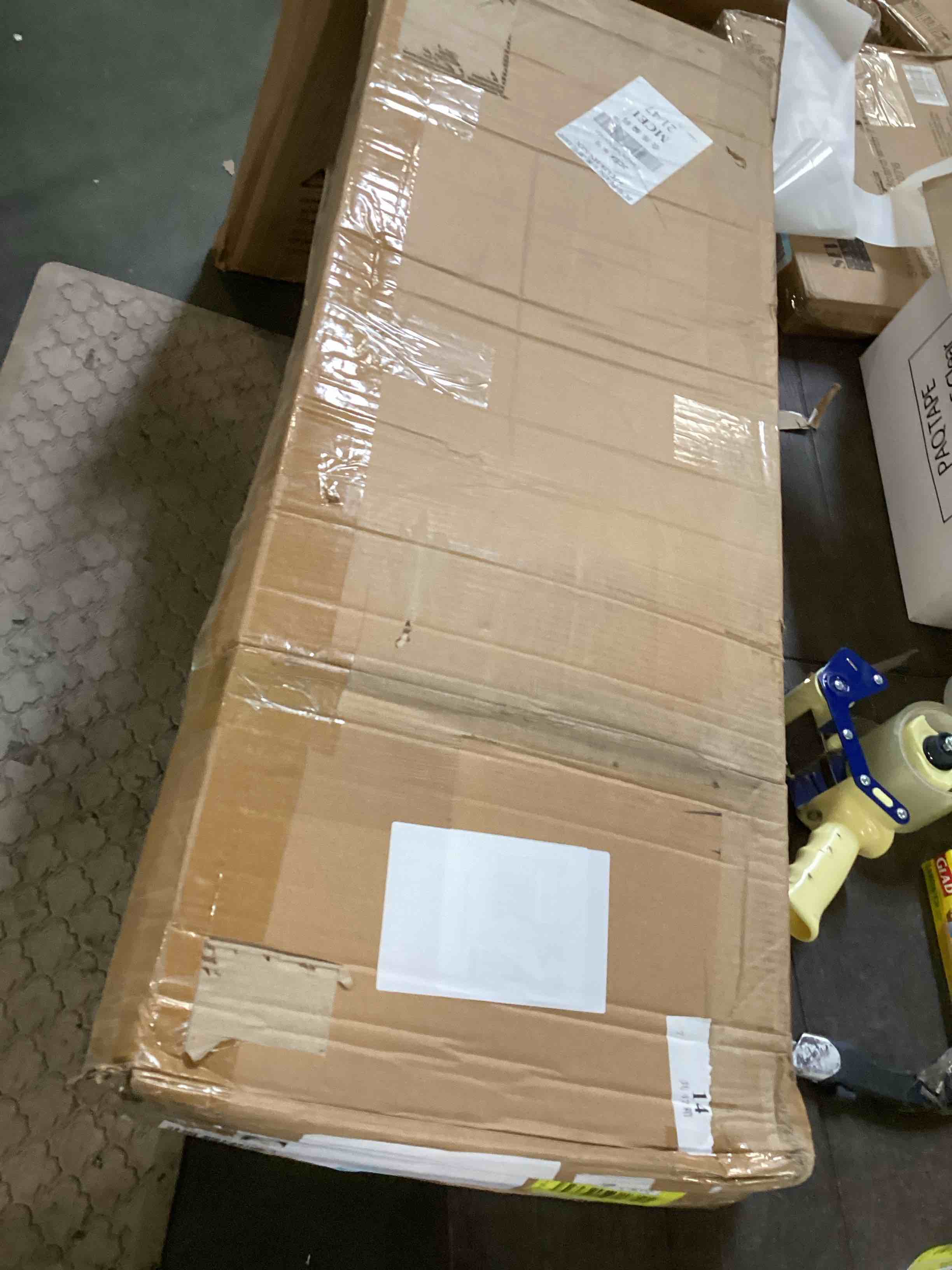 https://s3.amazonaws.com/lotting-images-prod/bidfta/YEL6561275_1716486739239.jpeg
