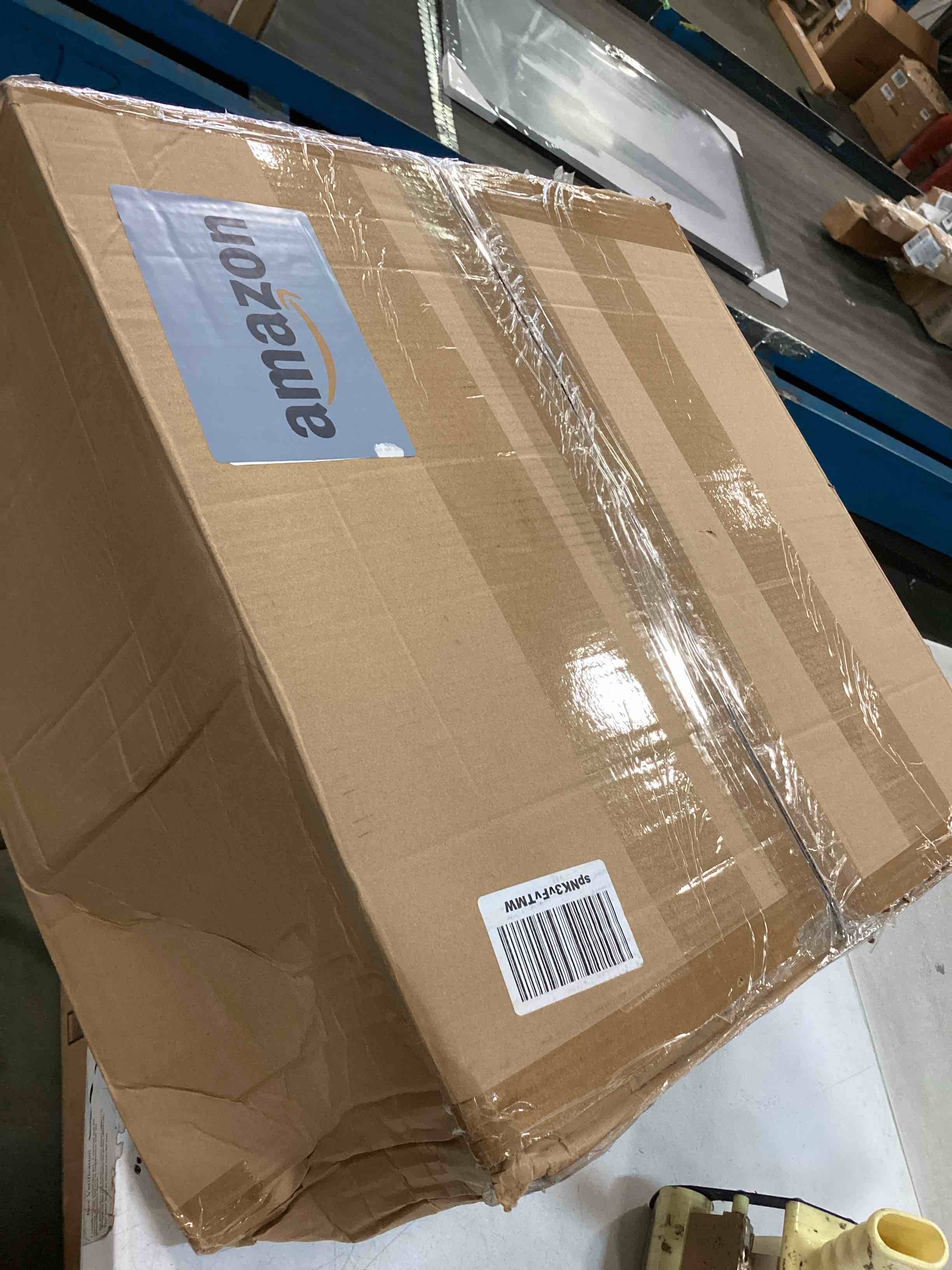 https://s3.amazonaws.com/lotting-images-prod/bidfta/YEL6562110_1717597751112.jpeg