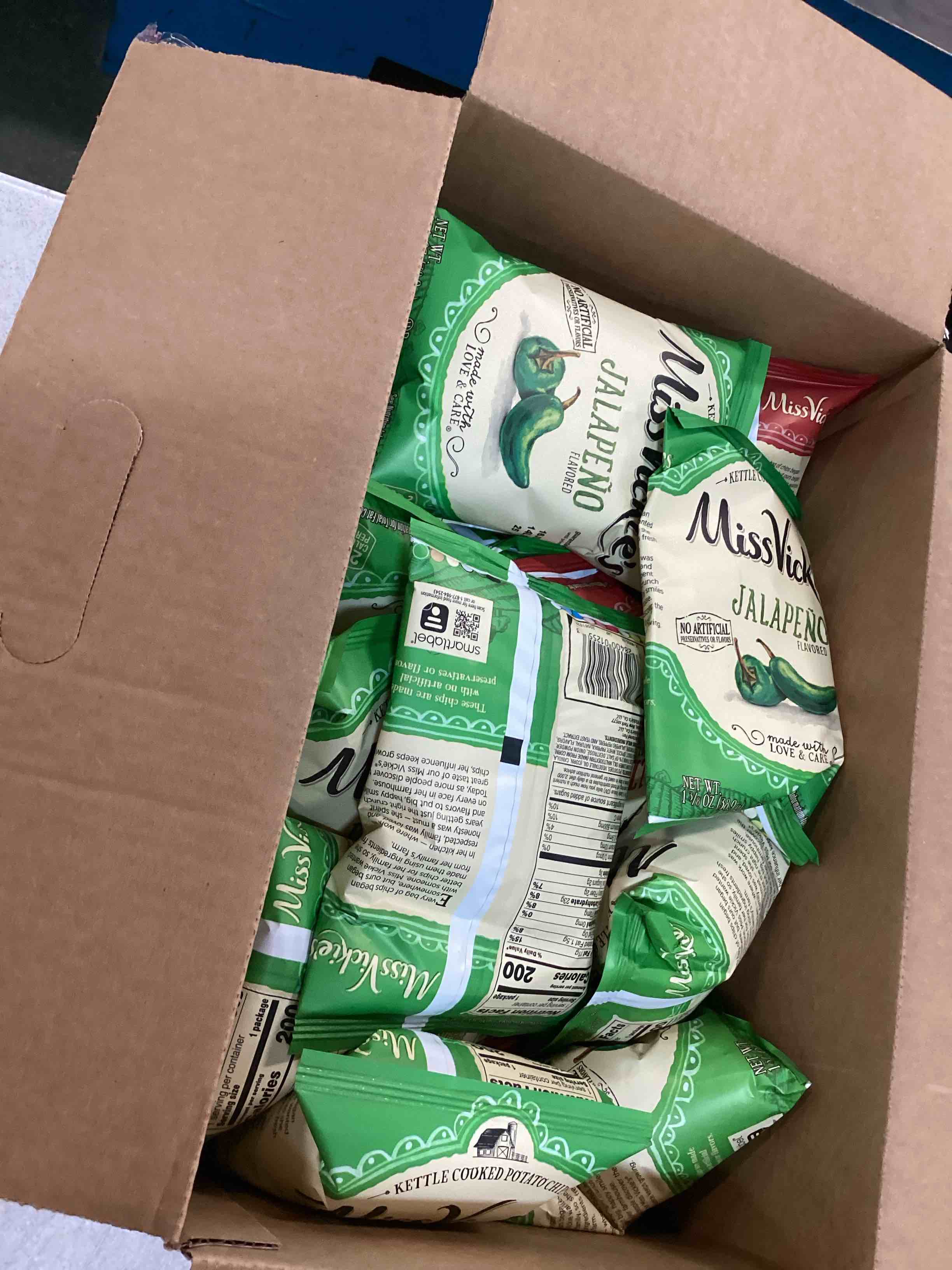 https://s3.amazonaws.com/lotting-images-prod/bidfta/YEL6562295_1717676371757.jpeg