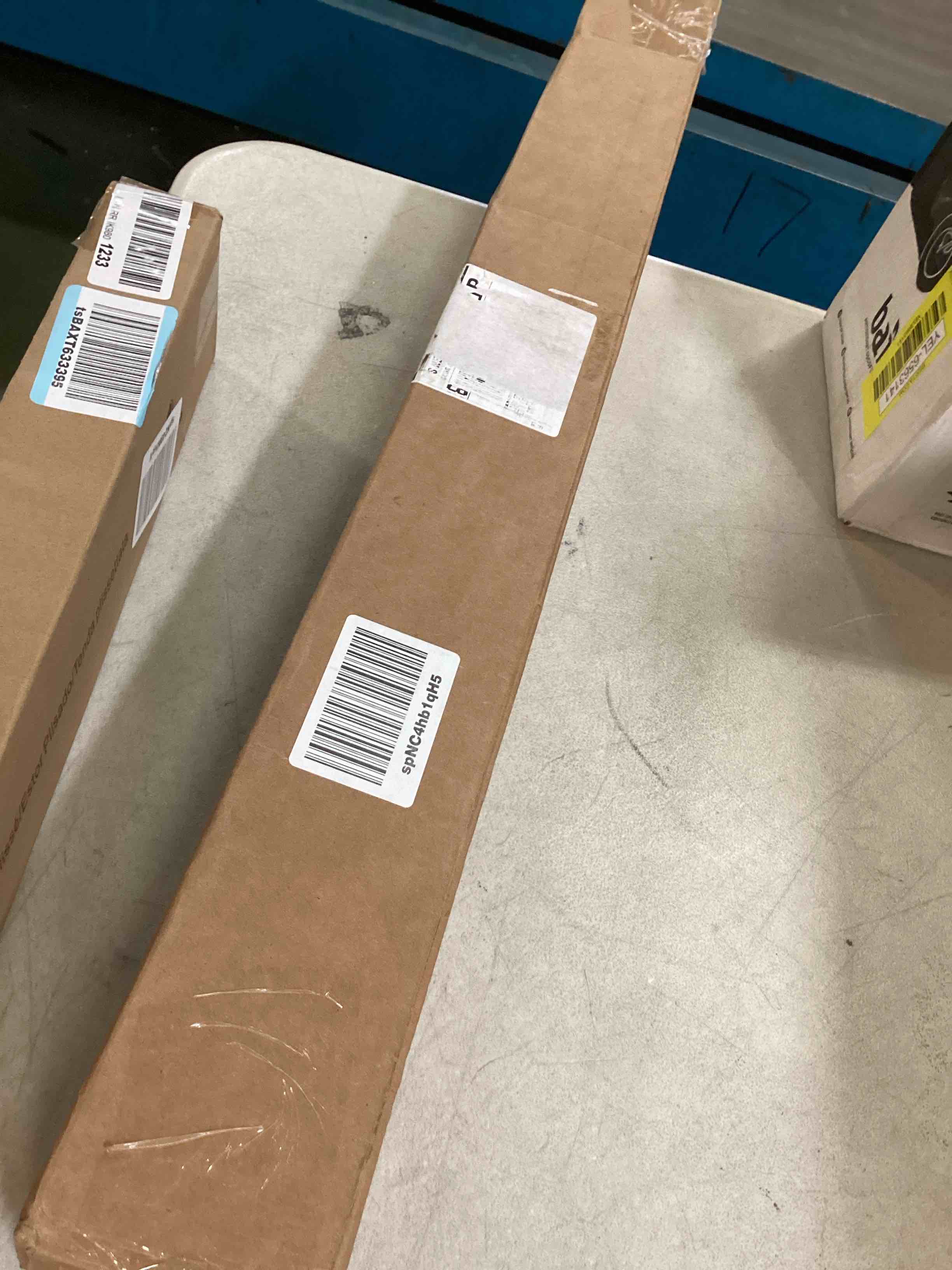 https://s3.amazonaws.com/lotting-images-prod/bidfta/YEL6563155_1718300833525.jpeg