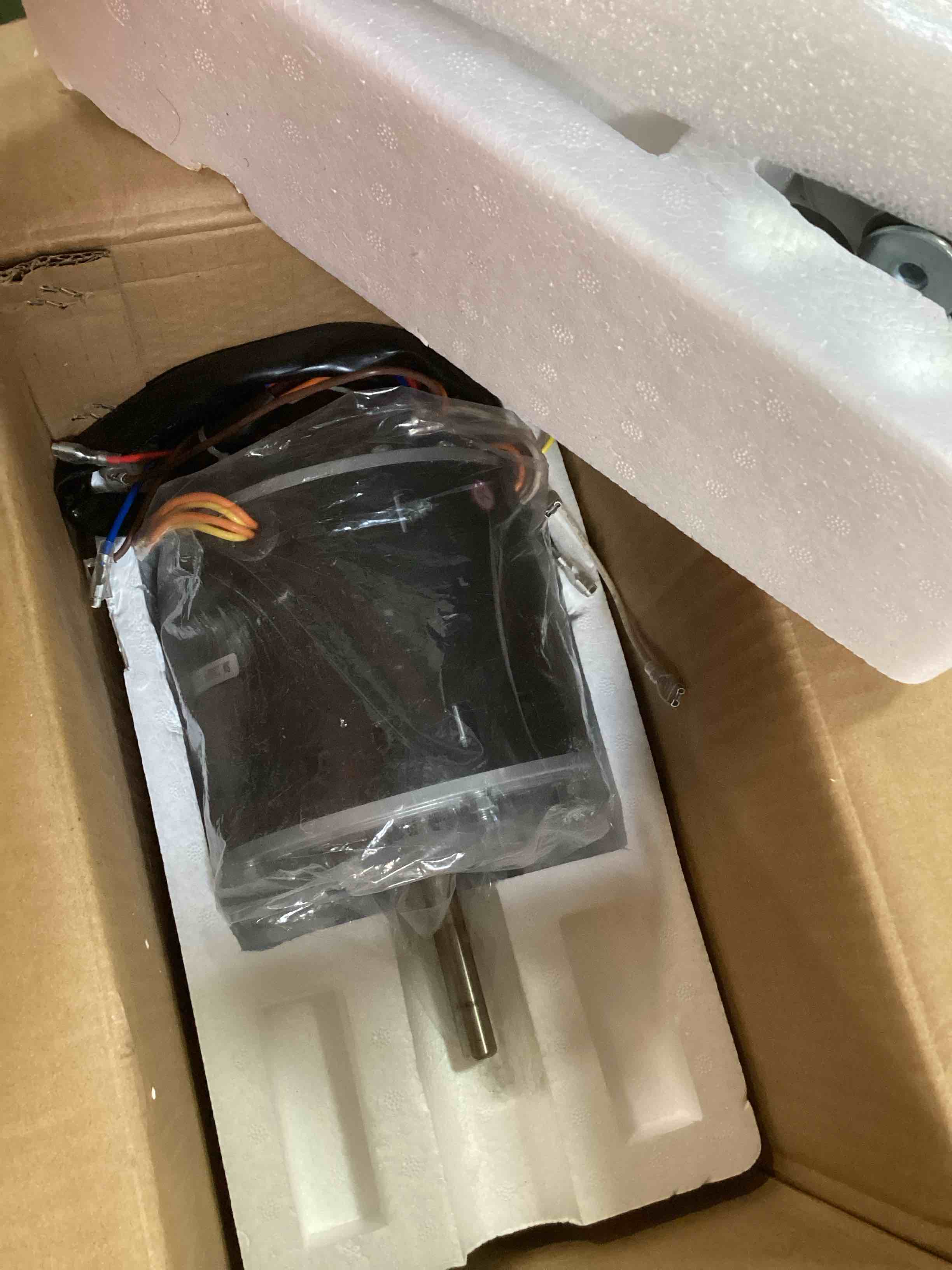 https://s3.amazonaws.com/lotting-images-prod/bidfta/YEL6563202_1718308188302.jpeg