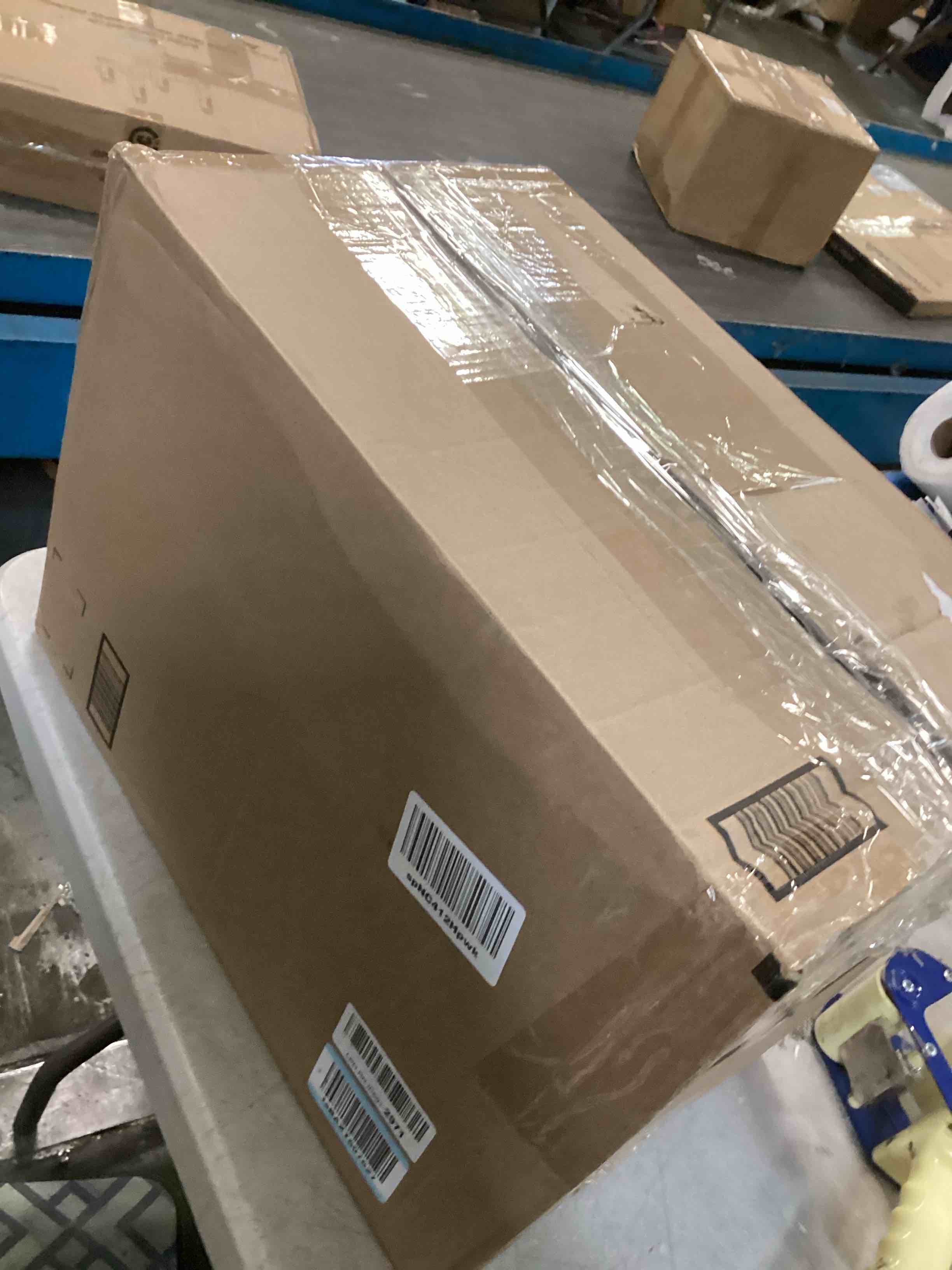 https://s3.amazonaws.com/lotting-images-prod/bidfta/YEL6564101_1718723805800.jpeg