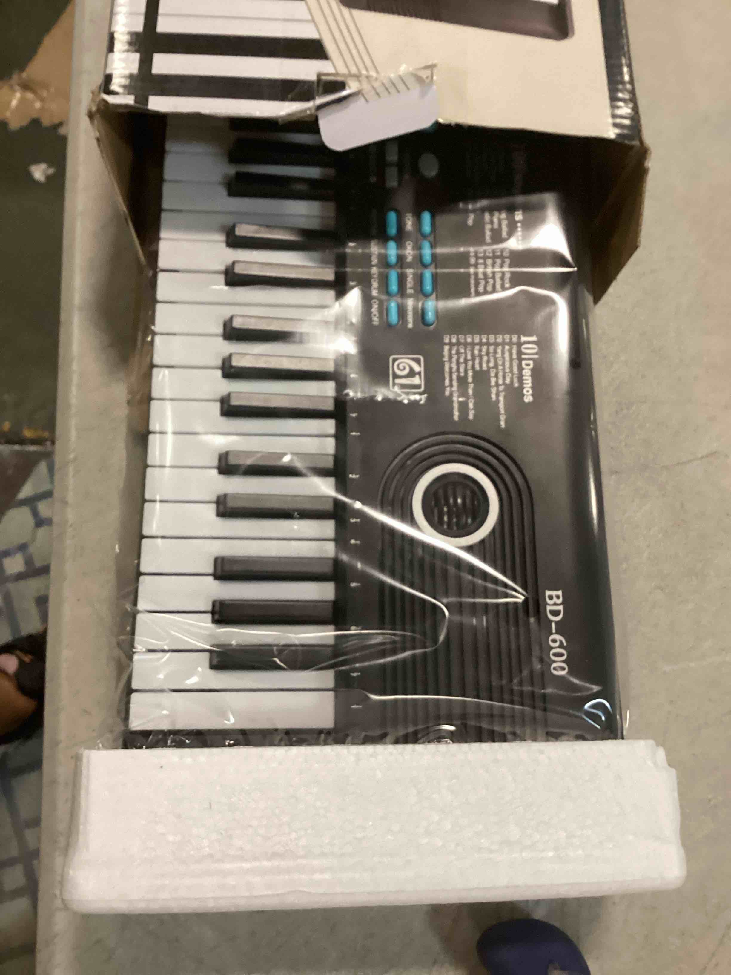 https://s3.amazonaws.com/lotting-images-prod/bidfta/YEL6564128_1718726165921.jpeg