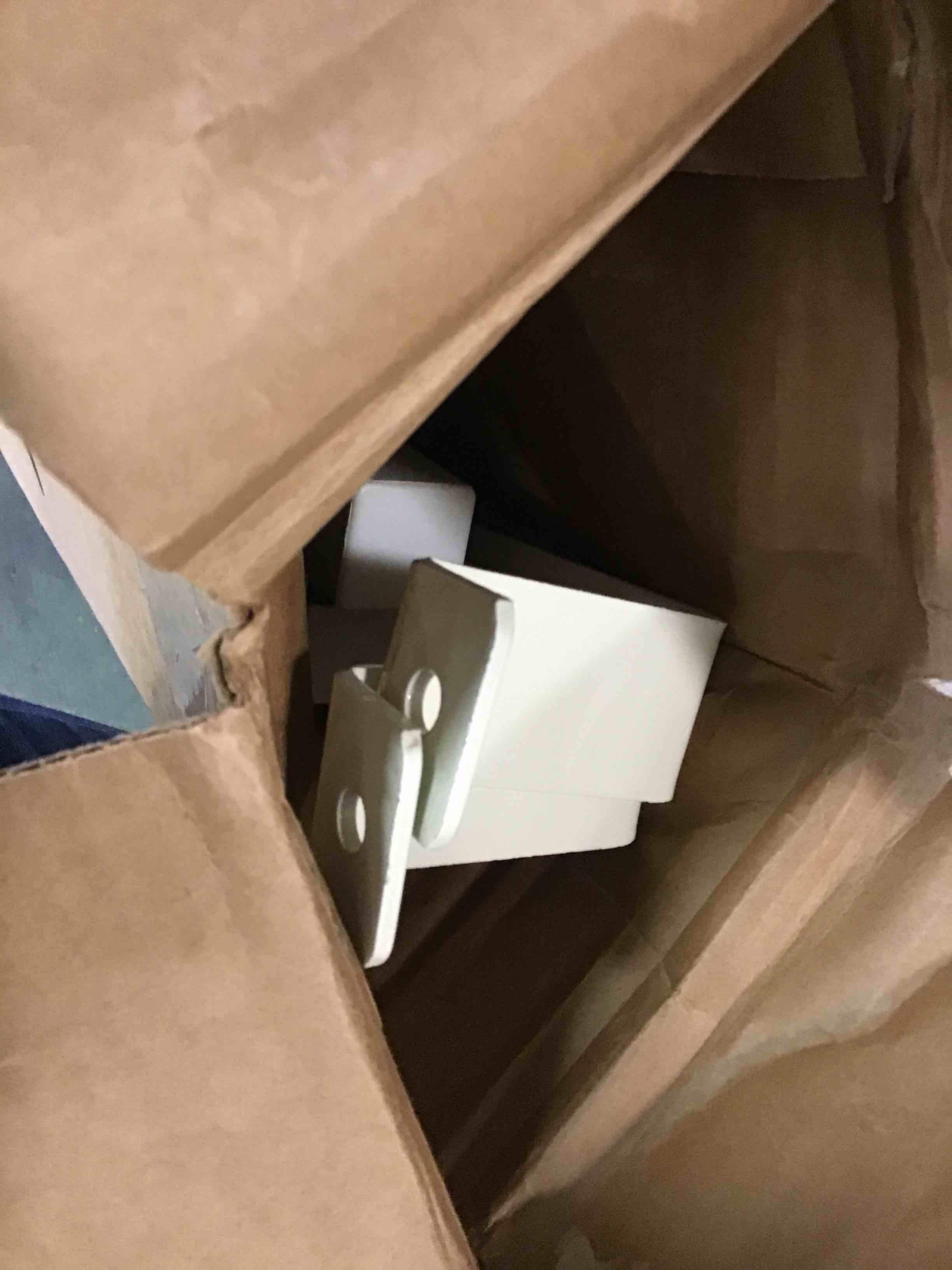 https://s3.amazonaws.com/lotting-images-prod/bidfta/YEL6567035_1716896764418.jpeg