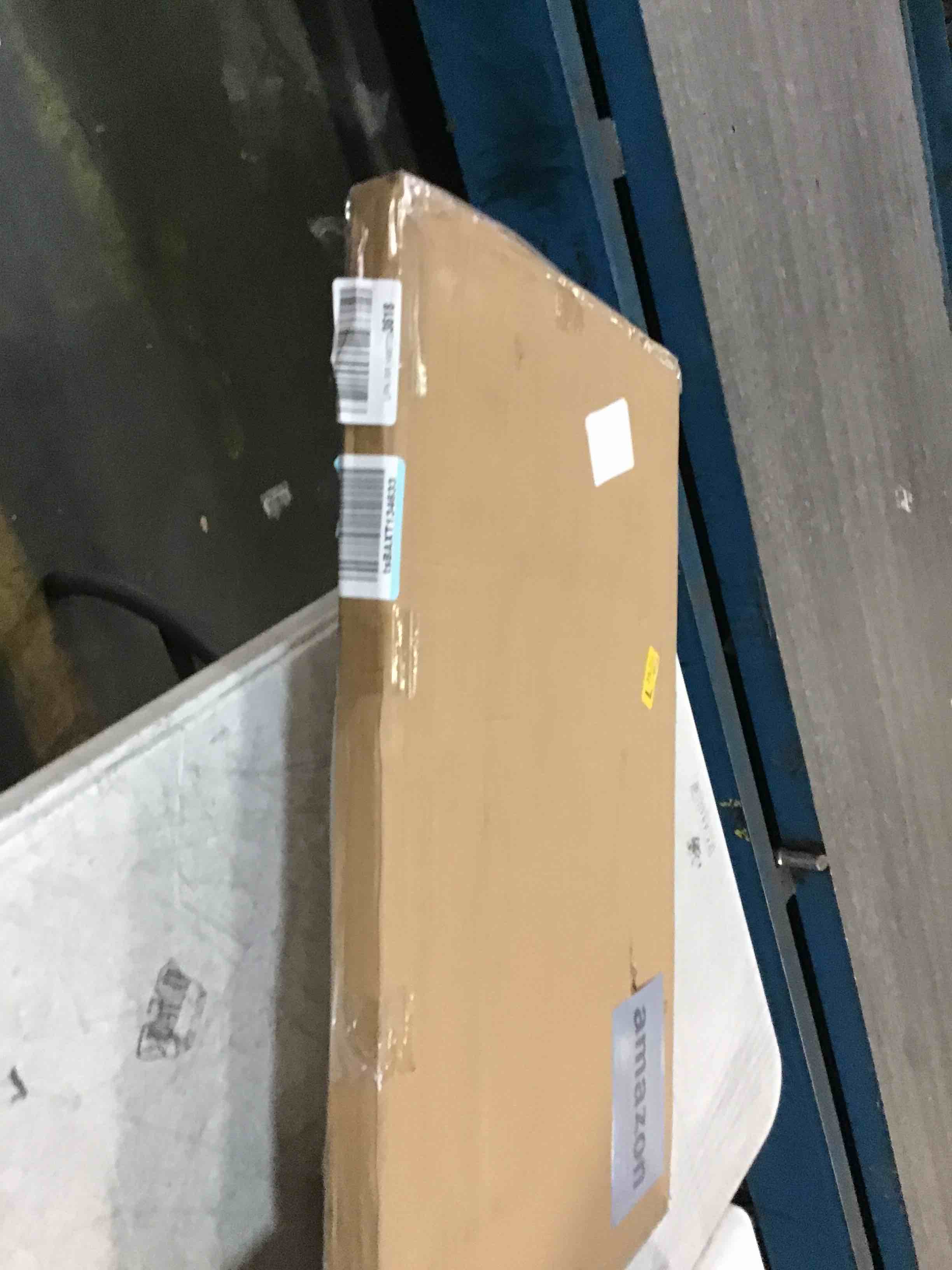 https://s3.amazonaws.com/lotting-images-prod/bidfta/YEL6567351_1716920520552.jpeg