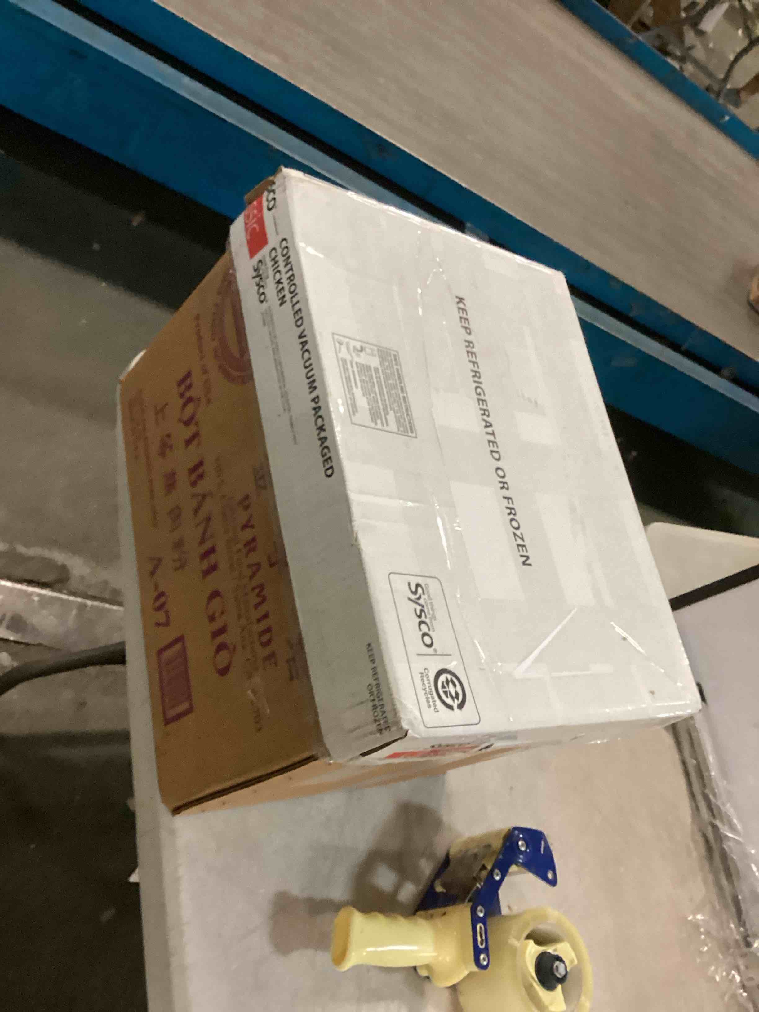 https://s3.amazonaws.com/lotting-images-prod/bidfta/YEL6567904_1716317180476.jpeg