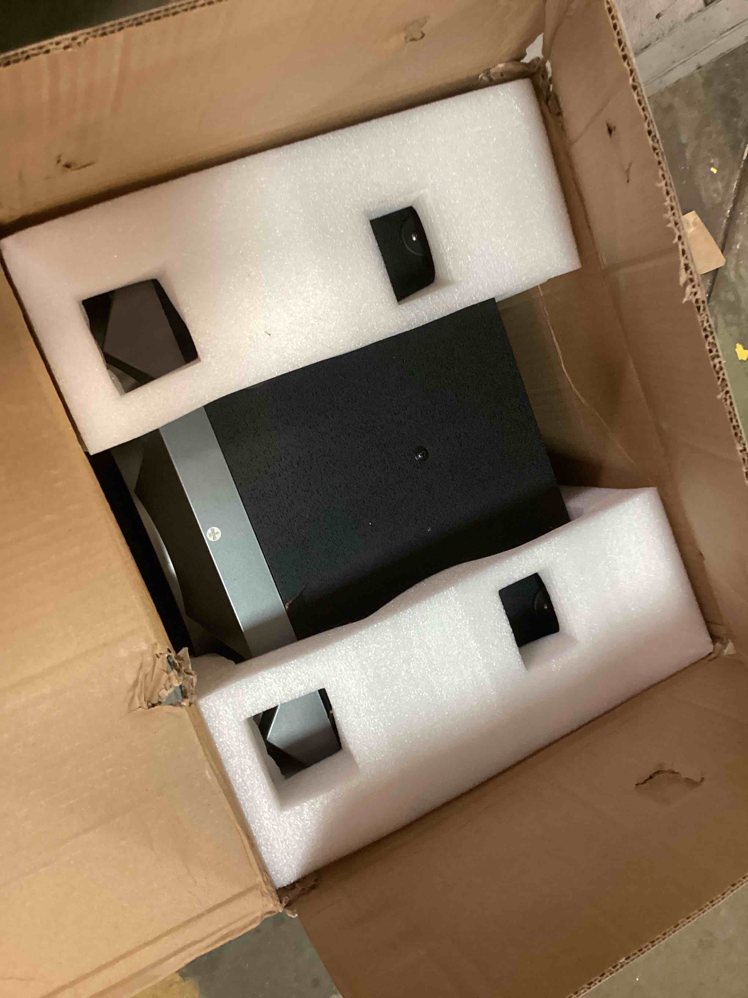https://s3.amazonaws.com/lotting-images-prod/bidfta/YEL6568126_1716394918398.jpeg