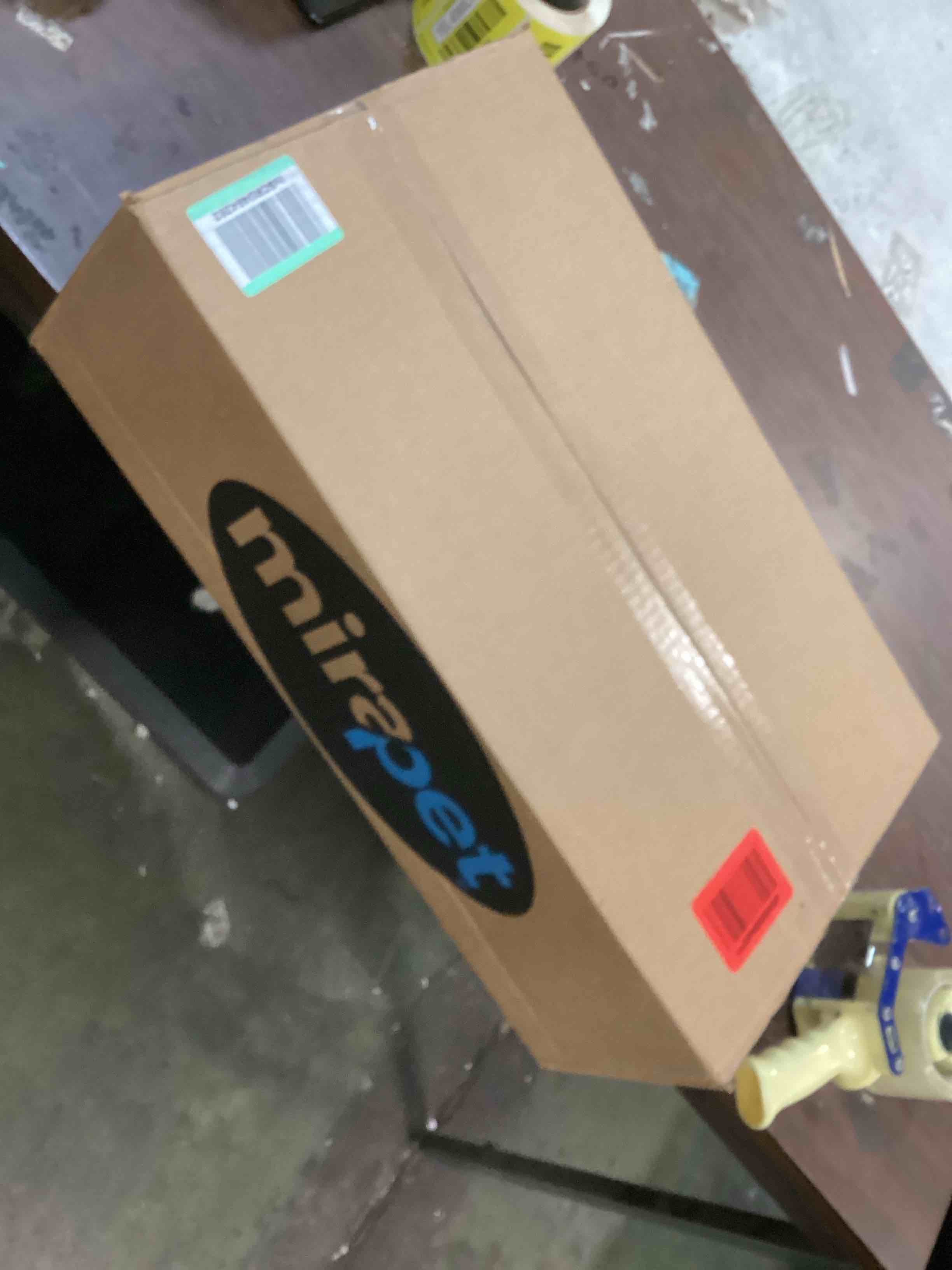 https://s3.amazonaws.com/lotting-images-prod/bidfta/YEL6568258_1716551893928.jpeg