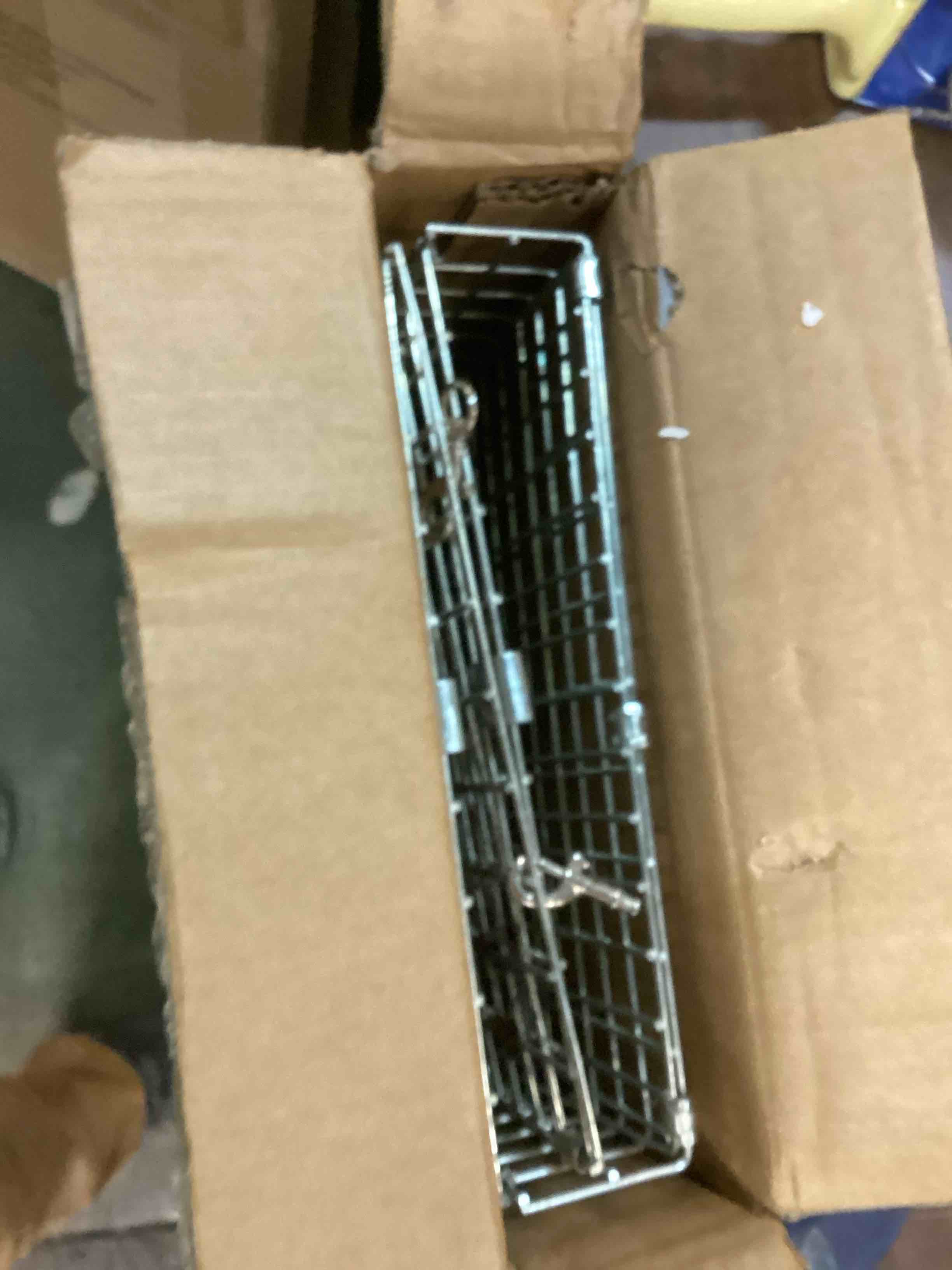 https://s3.amazonaws.com/lotting-images-prod/bidfta/YEL6568304_1716557171810.jpeg
