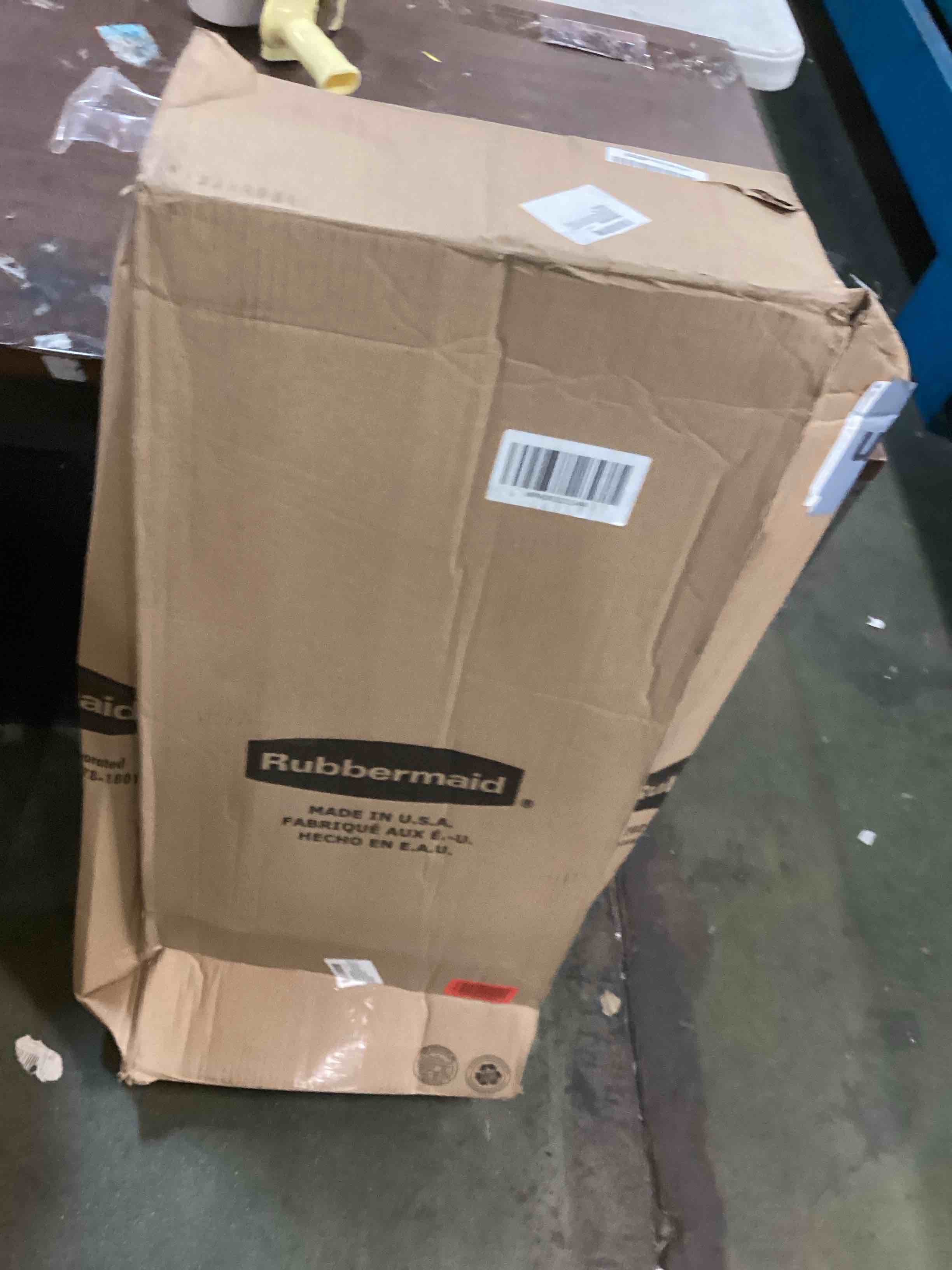 https://s3.amazonaws.com/lotting-images-prod/bidfta/YEL6568309_1716557601143.jpeg