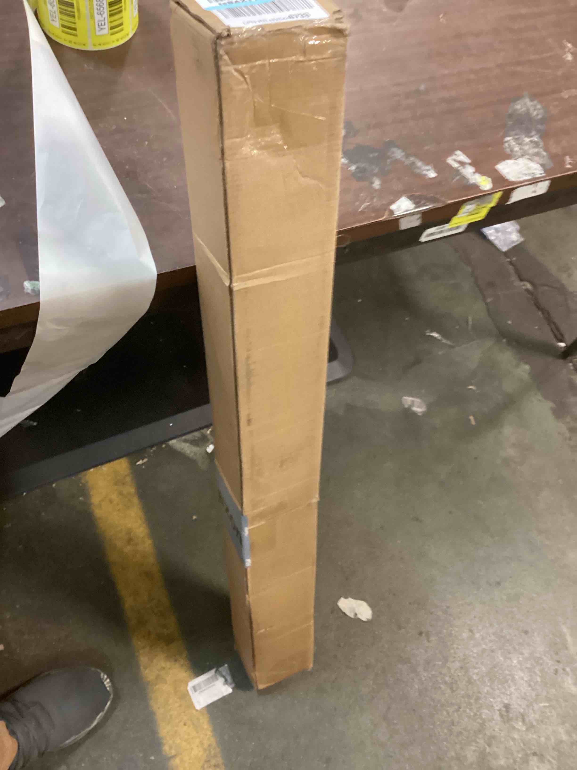 https://s3.amazonaws.com/lotting-images-prod/bidfta/YEL6568329_1716561625501.jpeg