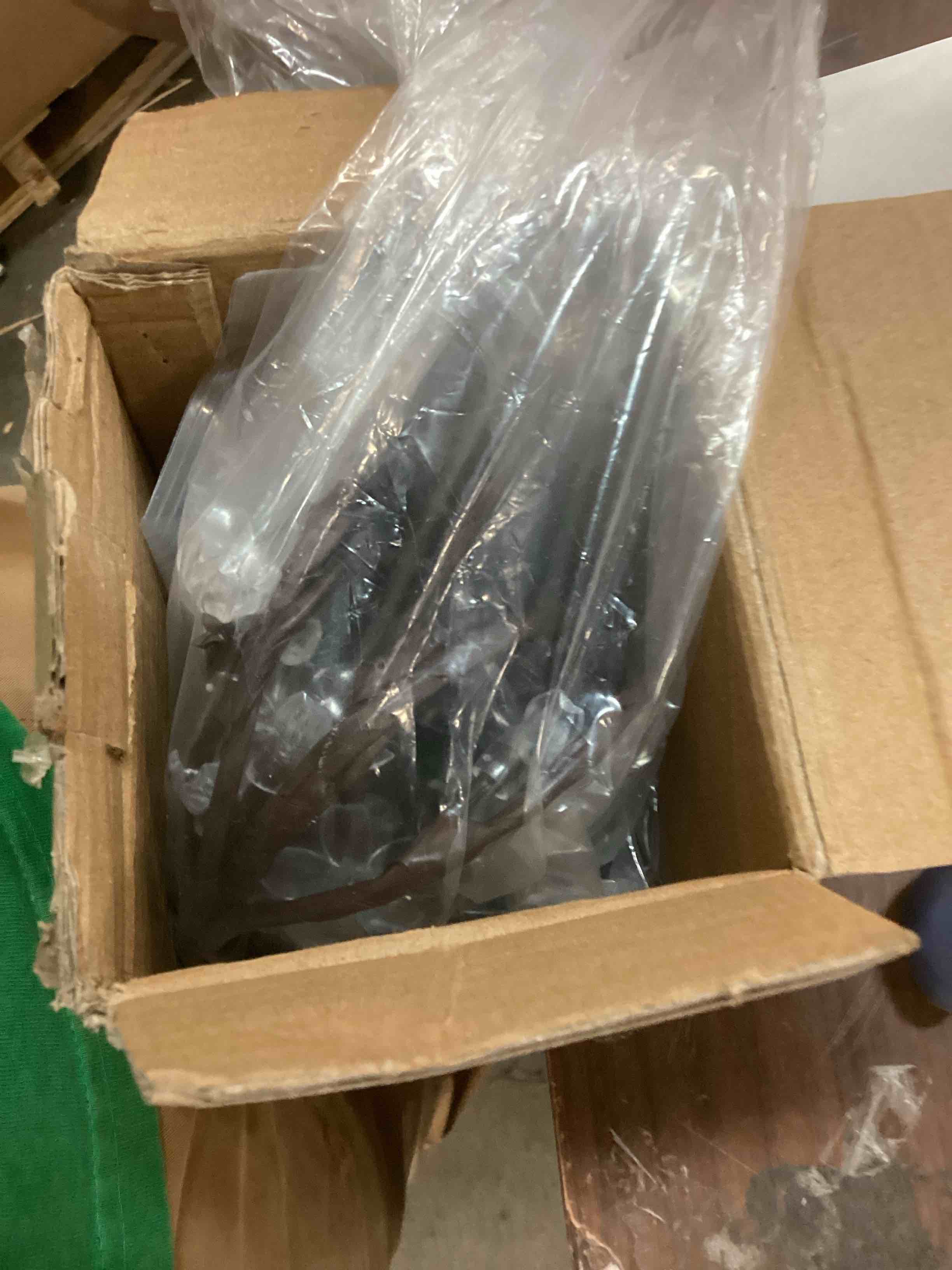 https://s3.amazonaws.com/lotting-images-prod/bidfta/YEL6568329_1716561654023.jpeg