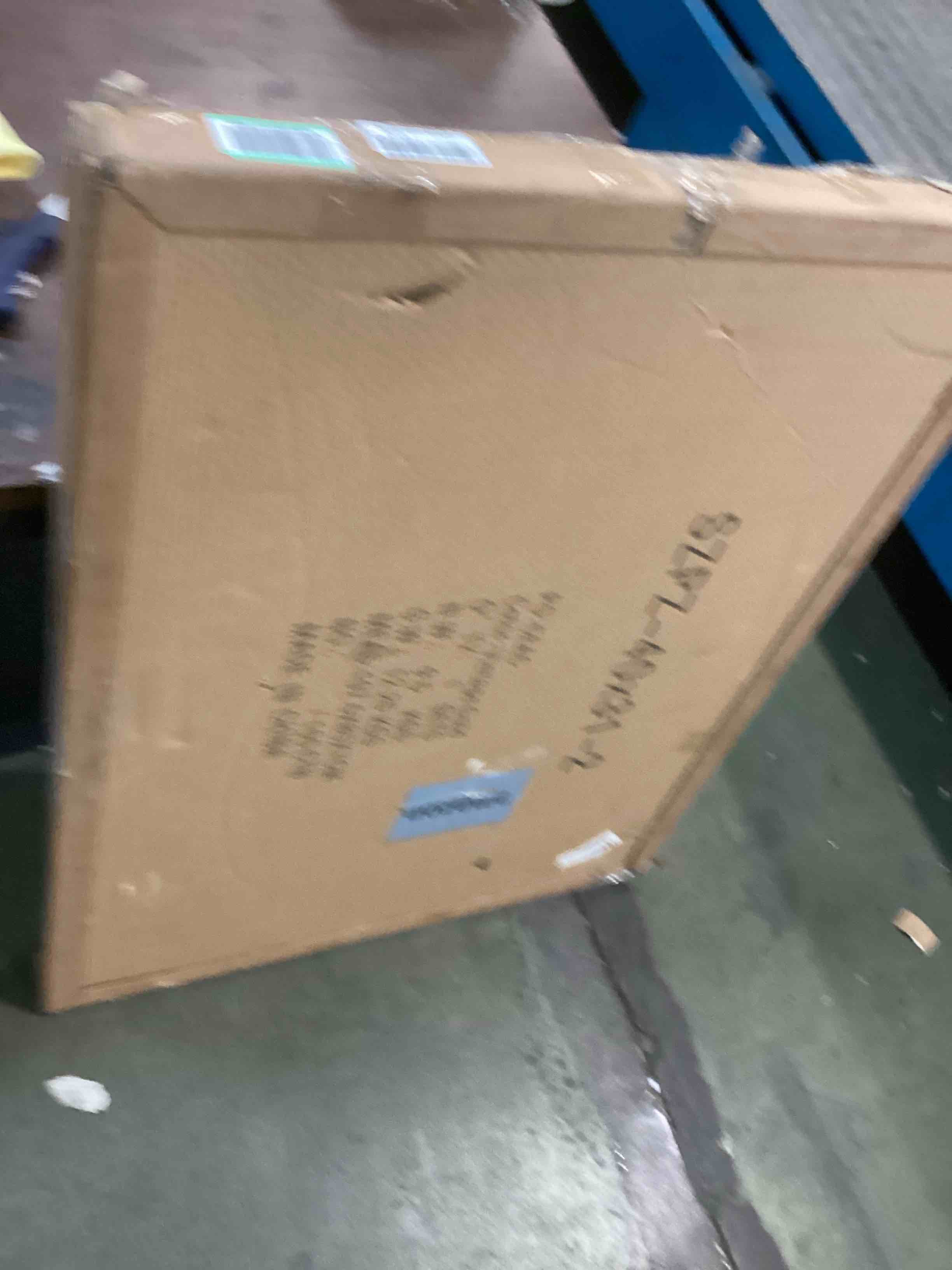 https://s3.amazonaws.com/lotting-images-prod/bidfta/YEL6568355_1716564804188.jpeg