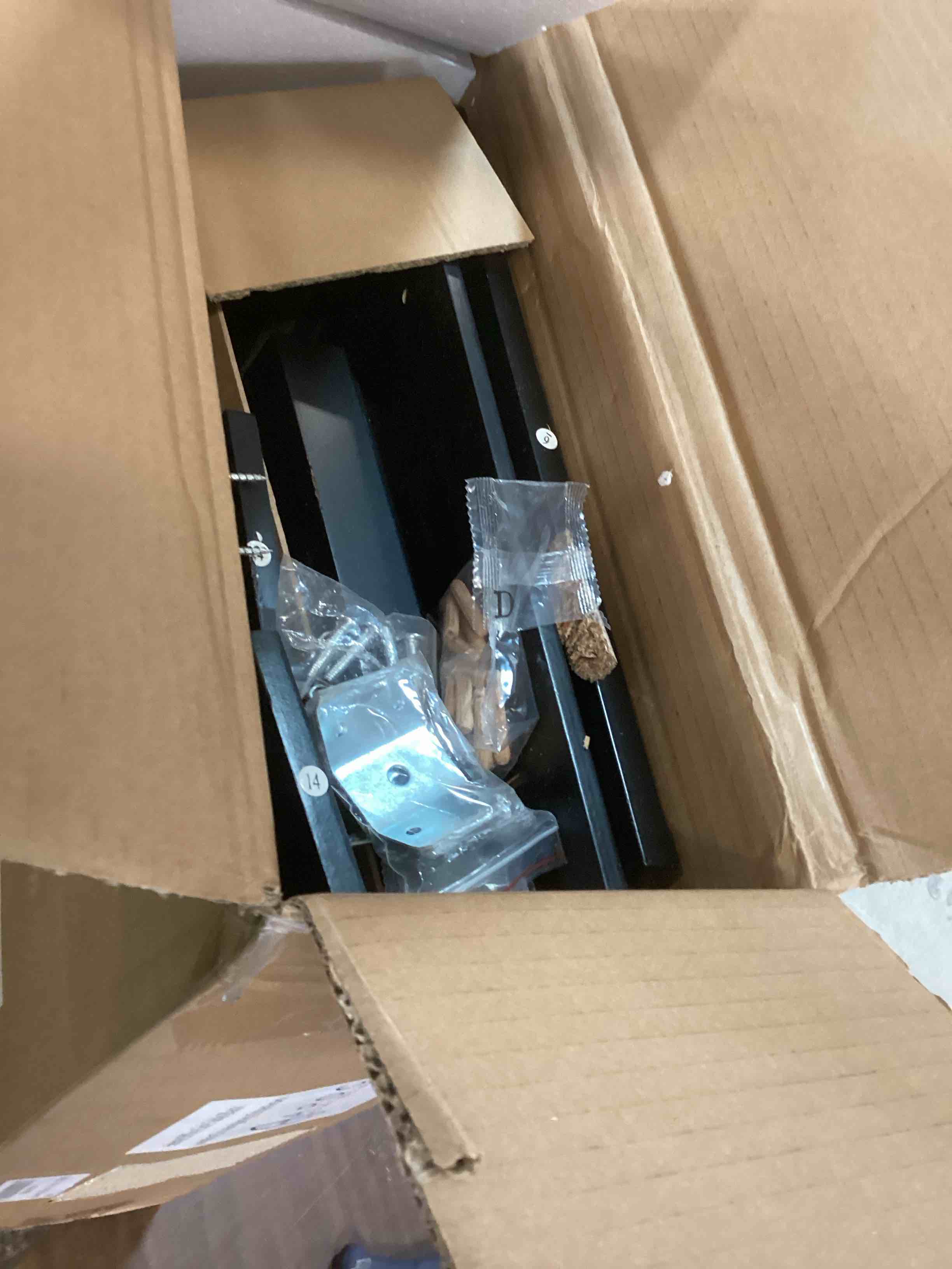 https://s3.amazonaws.com/lotting-images-prod/bidfta/YEL6568383_1716571813013.jpeg