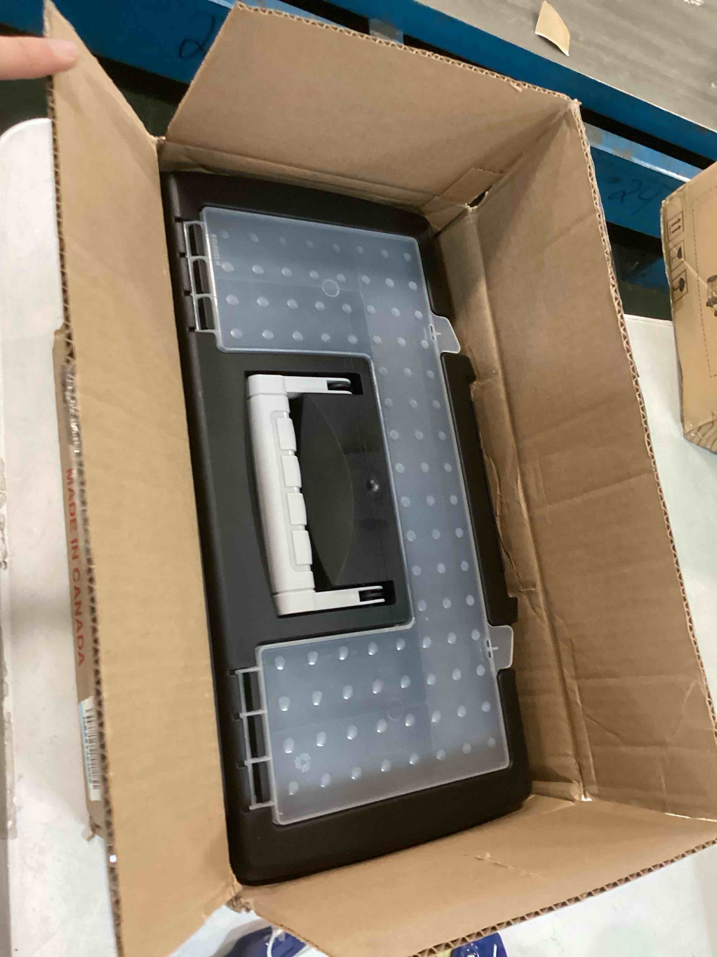 https://s3.amazonaws.com/lotting-images-prod/bidfta/YEL6568484_1716895947710.jpeg