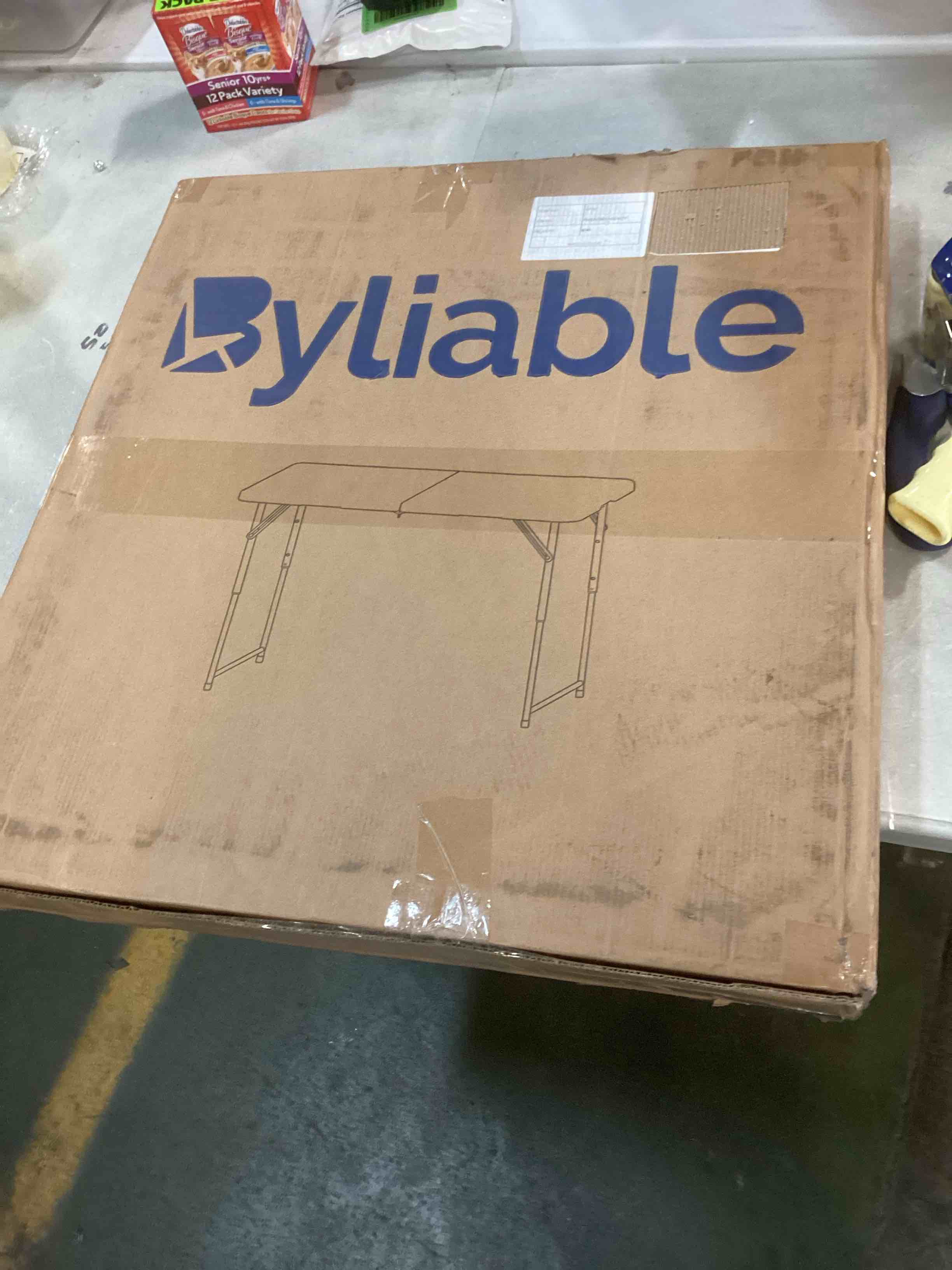 https://s3.amazonaws.com/lotting-images-prod/bidfta/YEL6568811_1716989371568.jpeg