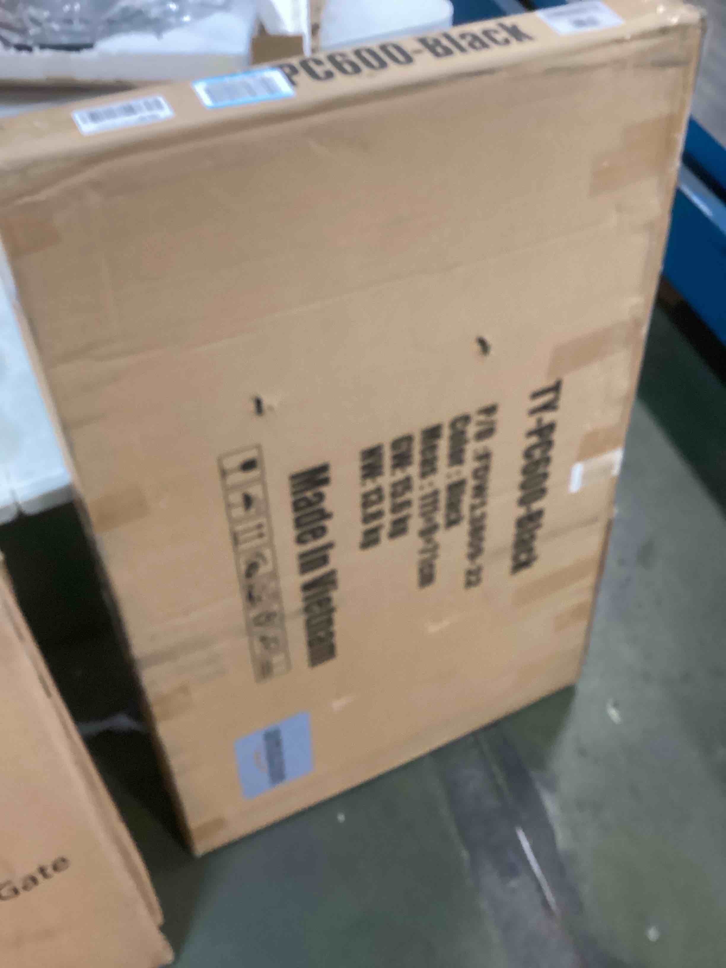 https://s3.amazonaws.com/lotting-images-prod/bidfta/YEL6568862_1716996452619.jpeg