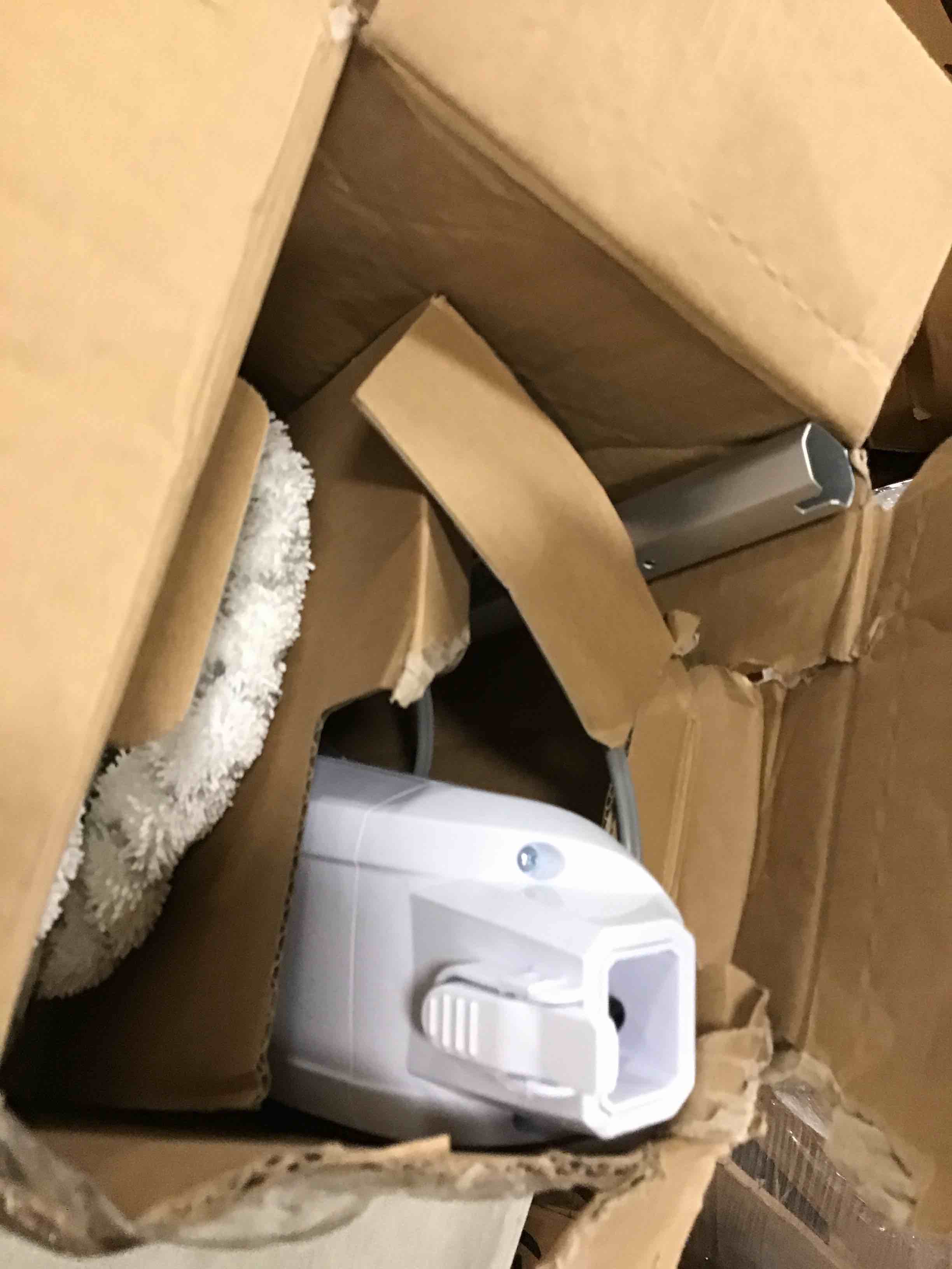 https://s3.amazonaws.com/lotting-images-prod/bidfta/YEL6569947_1716383376590.jpeg