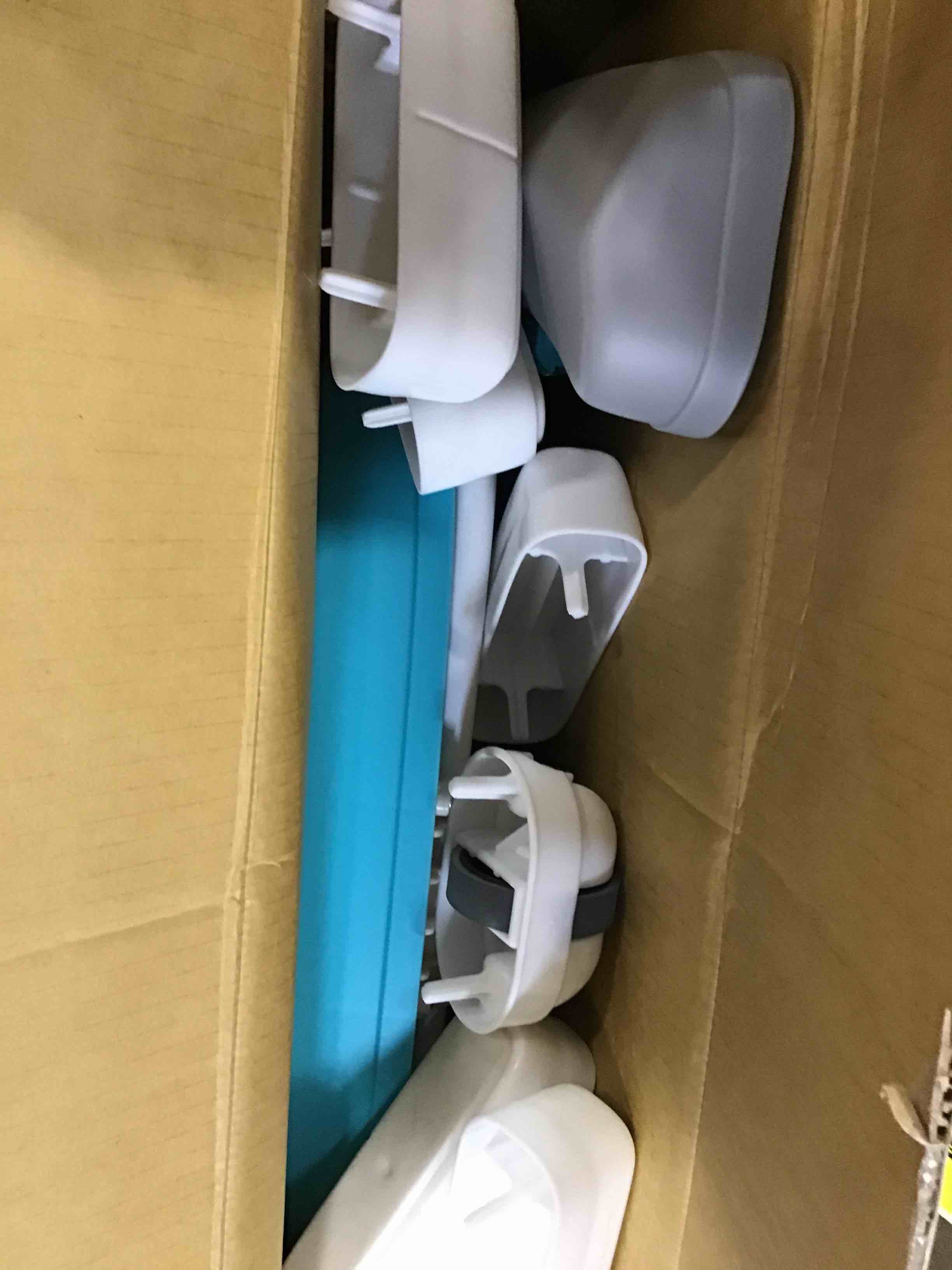 https://s3.amazonaws.com/lotting-images-prod/bidfta/YEL6570180_1716401929126.jpeg