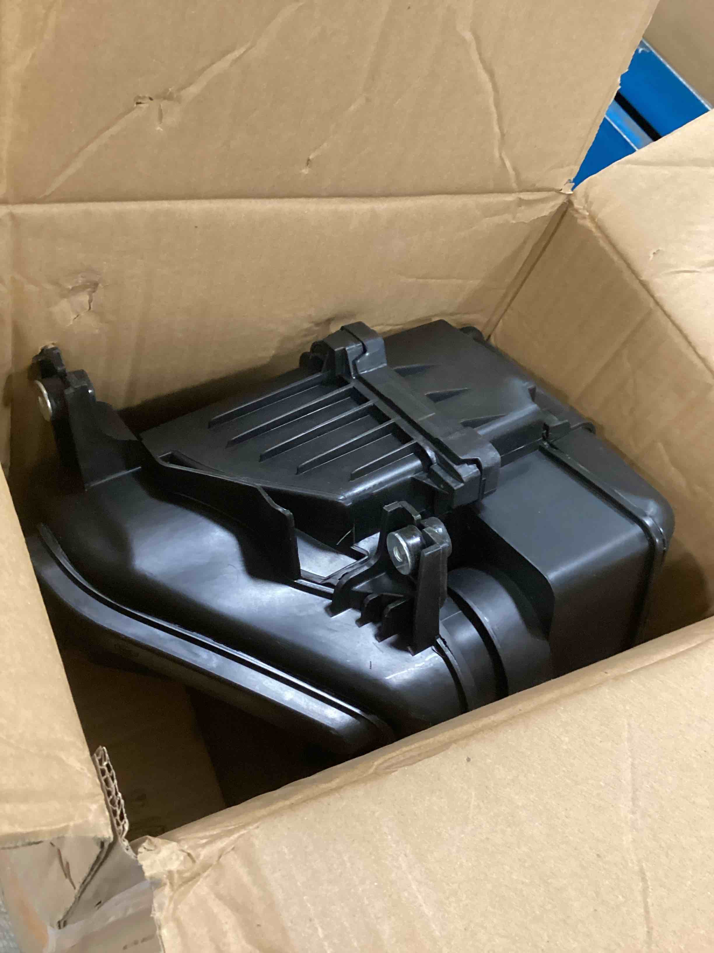 https://s3.amazonaws.com/lotting-images-prod/bidfta/YEL6570436_1716550376043.jpeg
