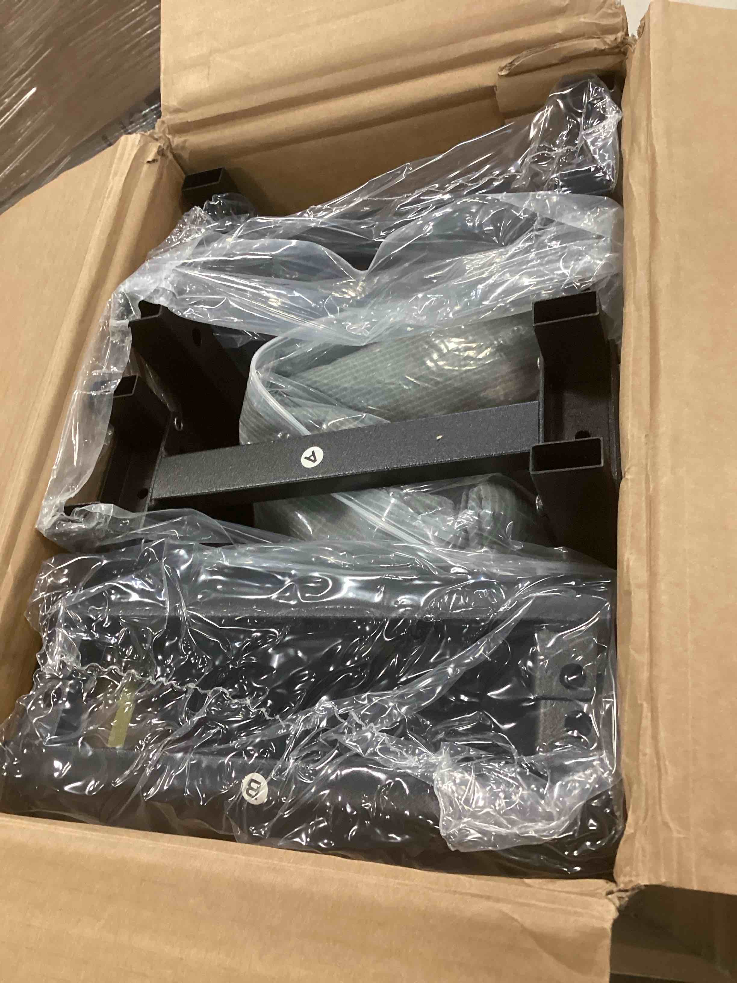https://s3.amazonaws.com/lotting-images-prod/bidfta/YEL6571358_1716126805071.jpeg
