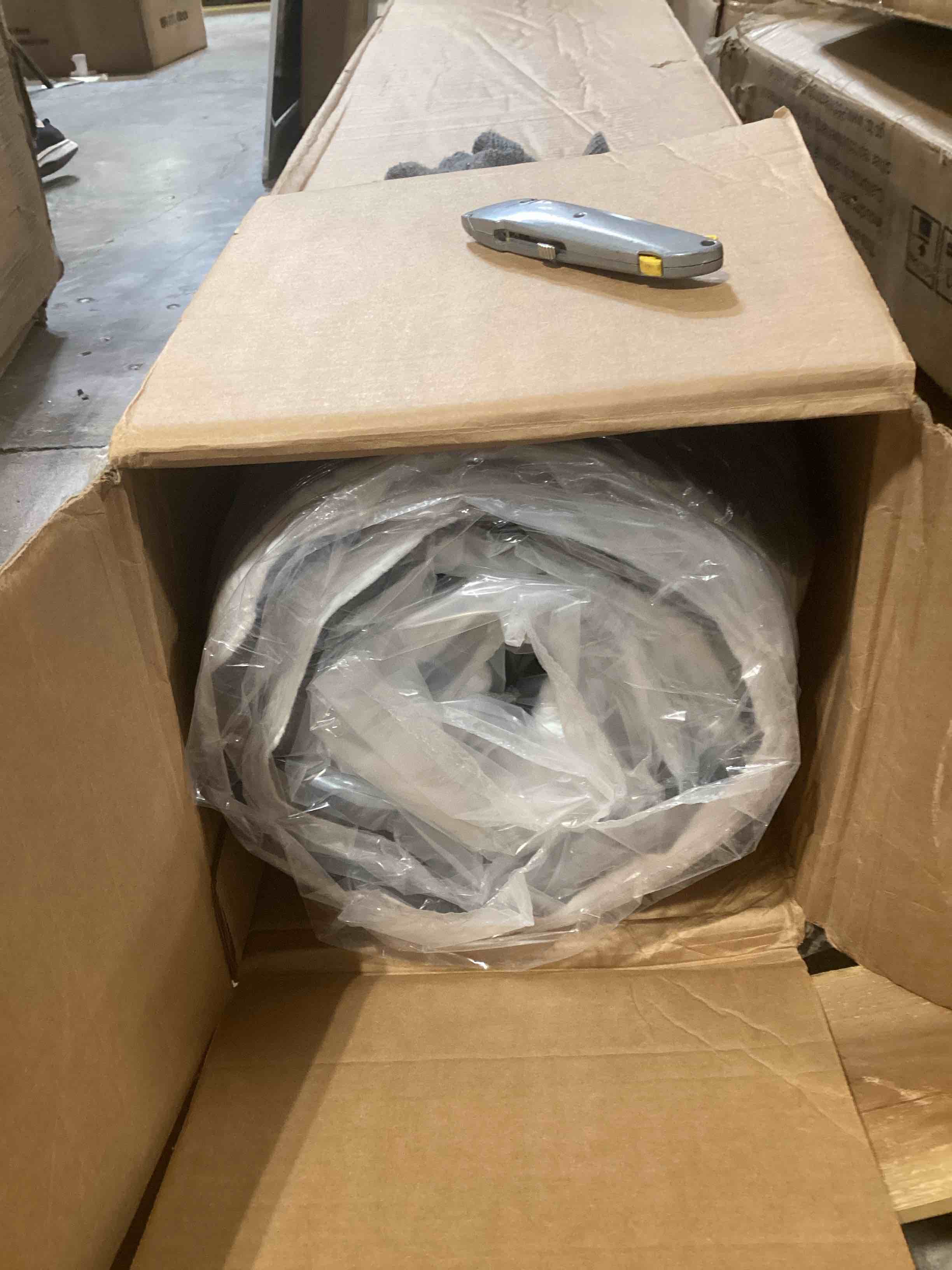 https://s3.amazonaws.com/lotting-images-prod/bidfta/YEL6572935_1722275318645.jpeg