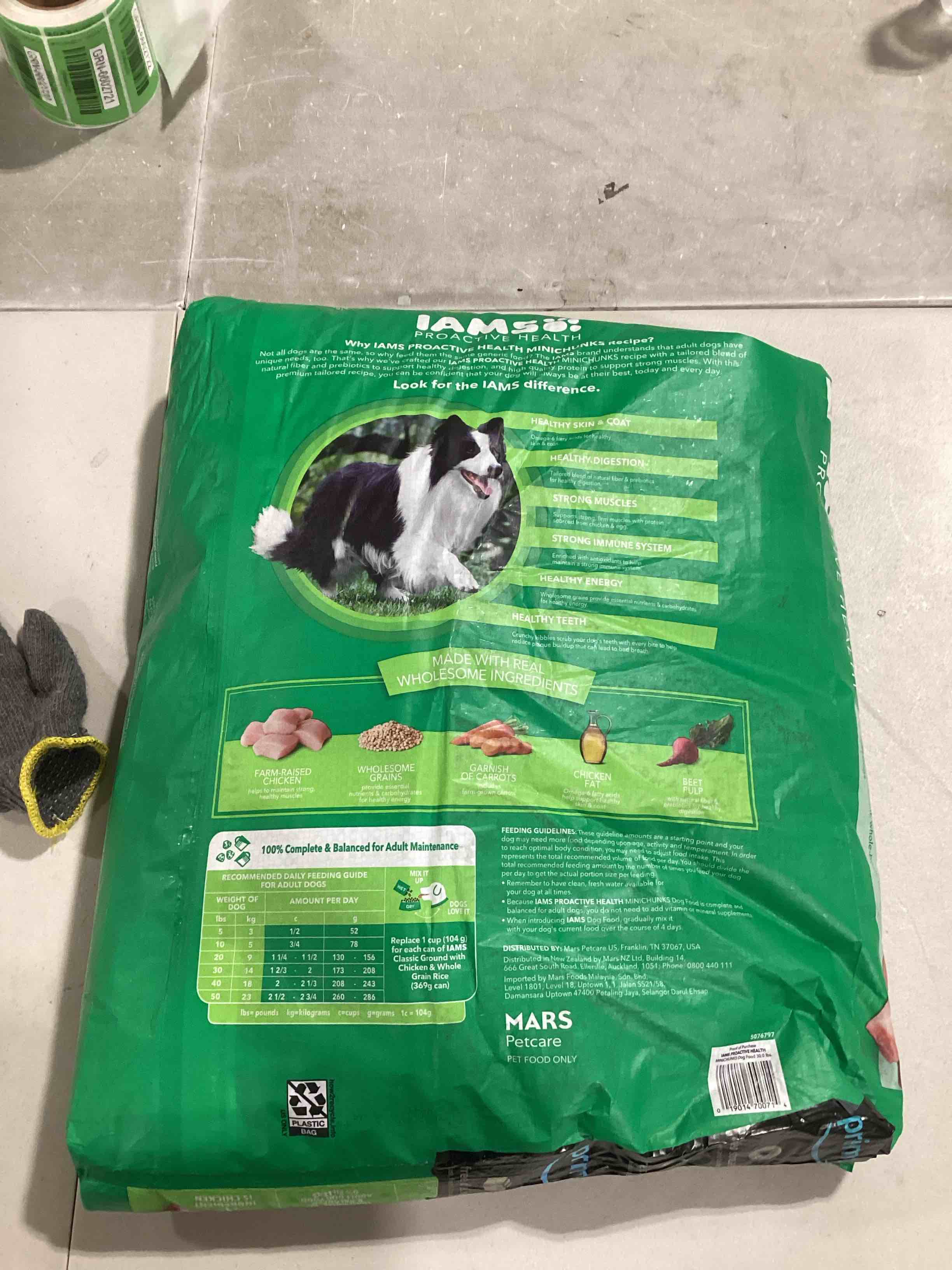 IAMS Adult Minichunks Small Kibble High Protein Dry Dog Food with Real Chicken, 30 lb. Bag,(Packaging may vary)
