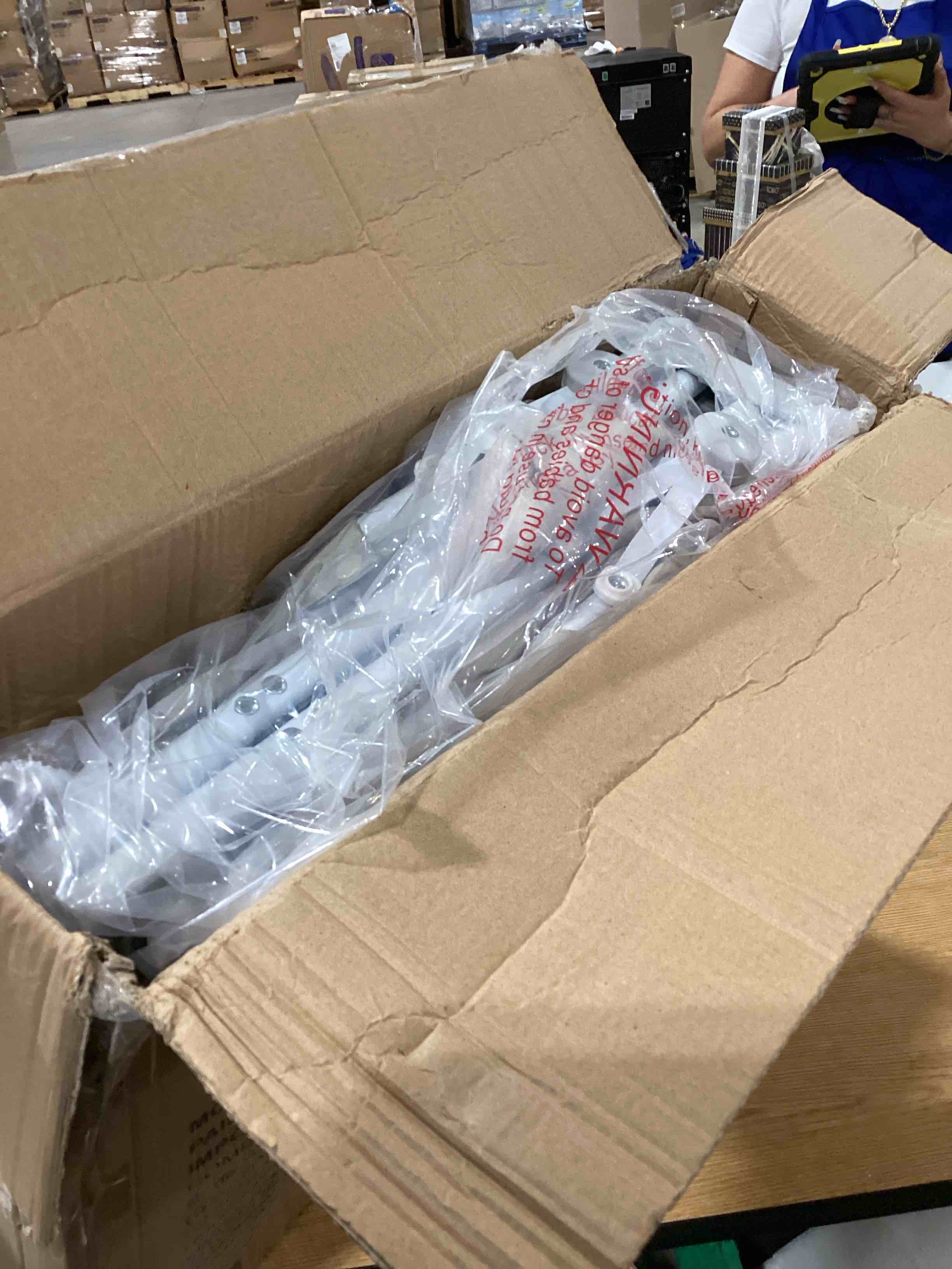 https://s3.amazonaws.com/lotting-images-prod/bidfta/YEL6573674_1718282906410.jpeg