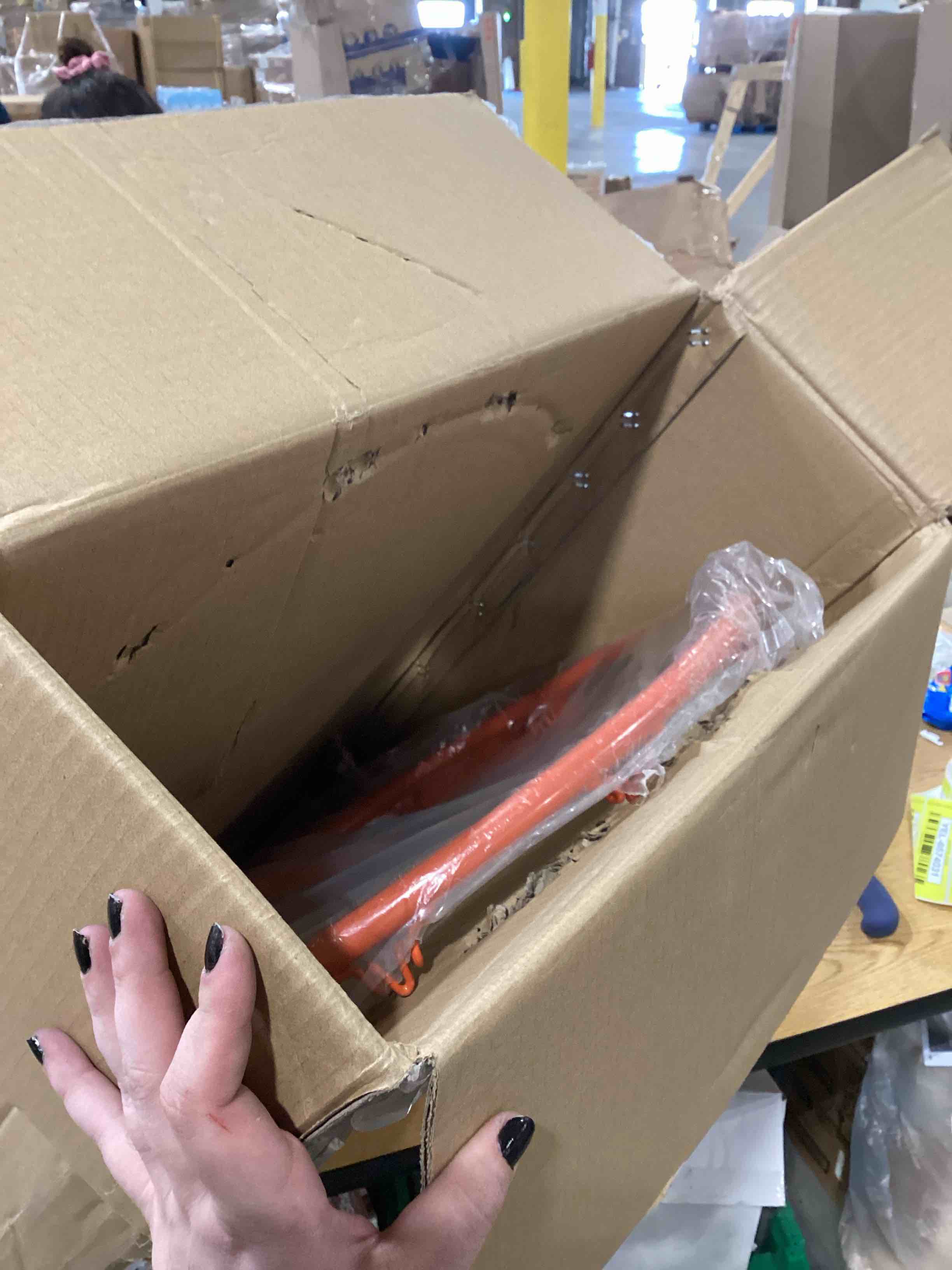https://s3.amazonaws.com/lotting-images-prod/bidfta/YEL6574028_1718635014031.jpeg