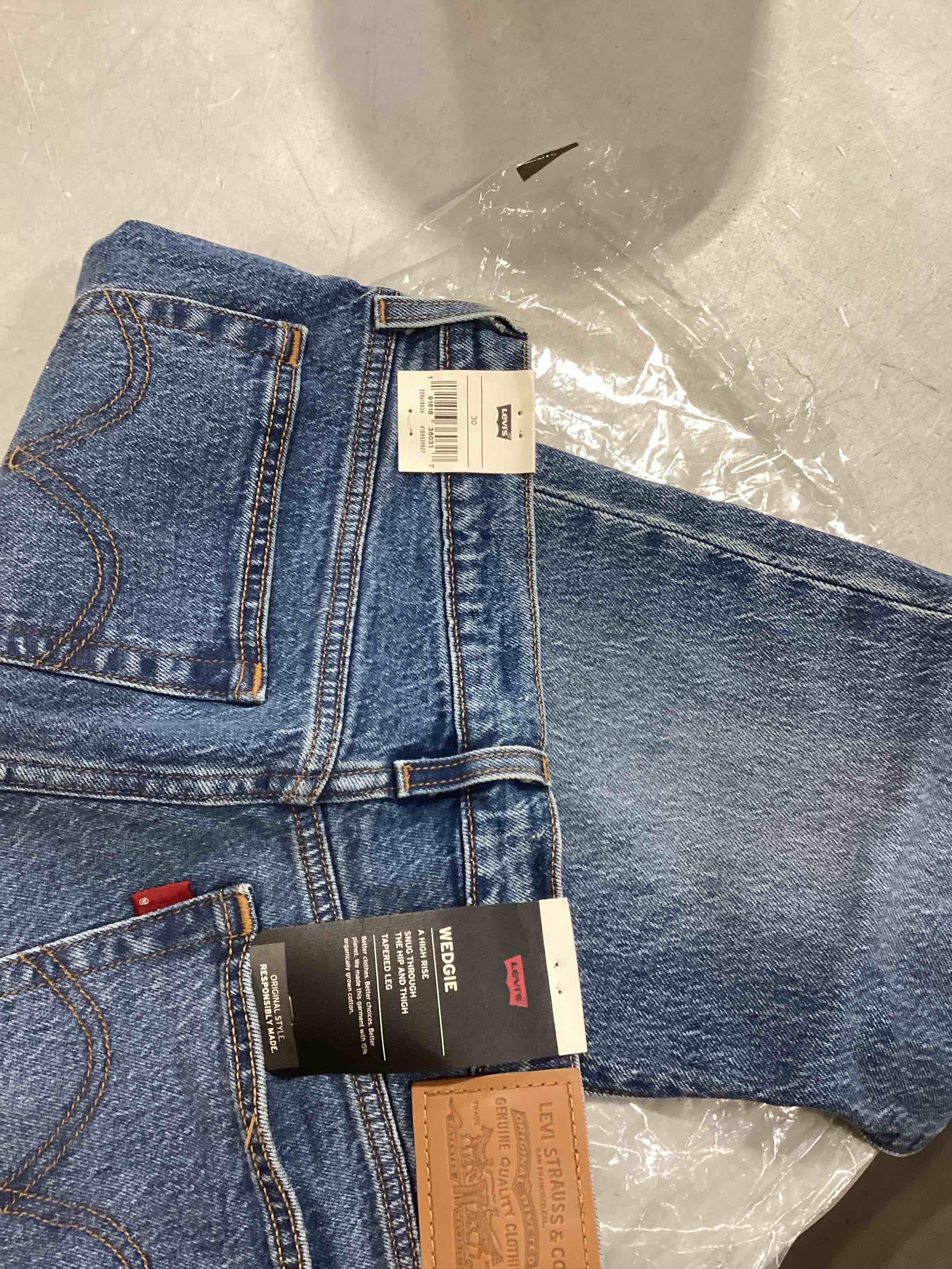 https://s3.amazonaws.com/lotting-images-prod/bidfta/YEL6574942_1719928707316.jpeg