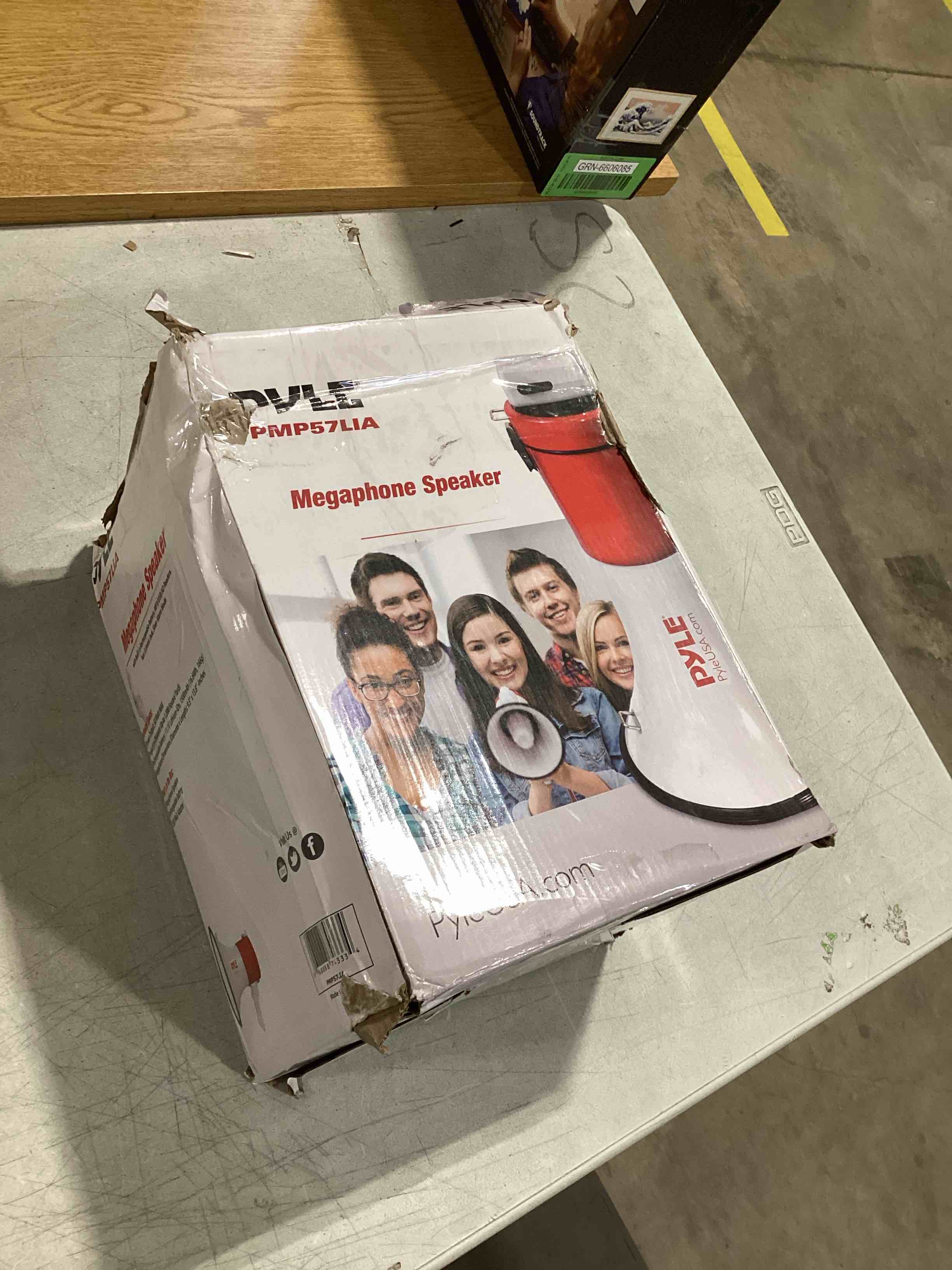 https://s3.amazonaws.com/lotting-images-prod/bidfta/YEL6575508_1720705923331.jpeg