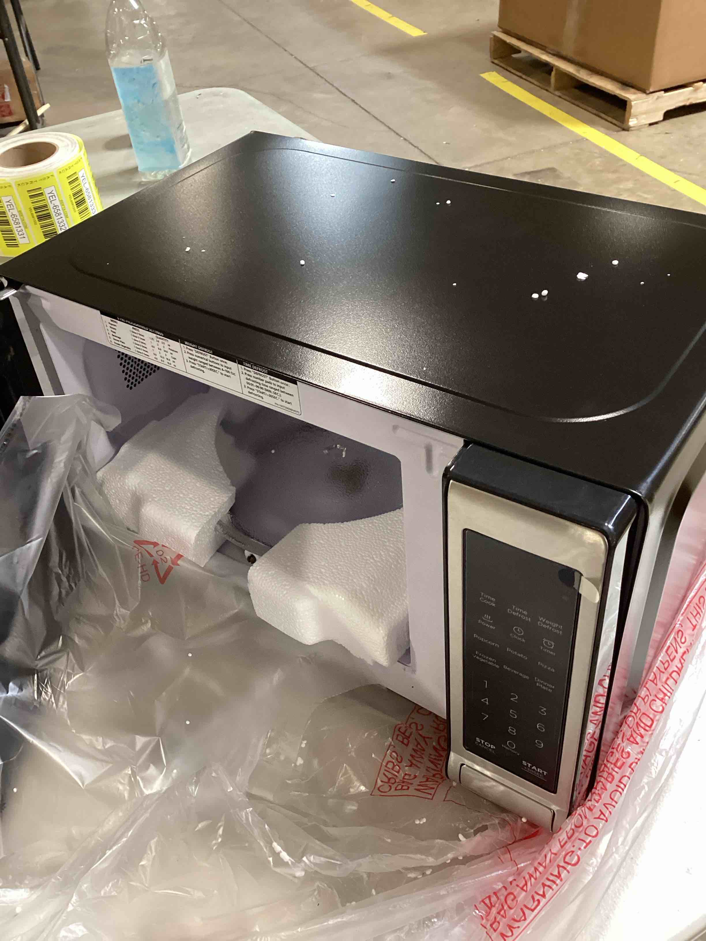 BLACK+DECKER EM720CB7 Digital Microwave Oven with Turntable Push-Button Door, Child Safety Lock, 700W, Stainless Steel, 0.7 Cu.ft