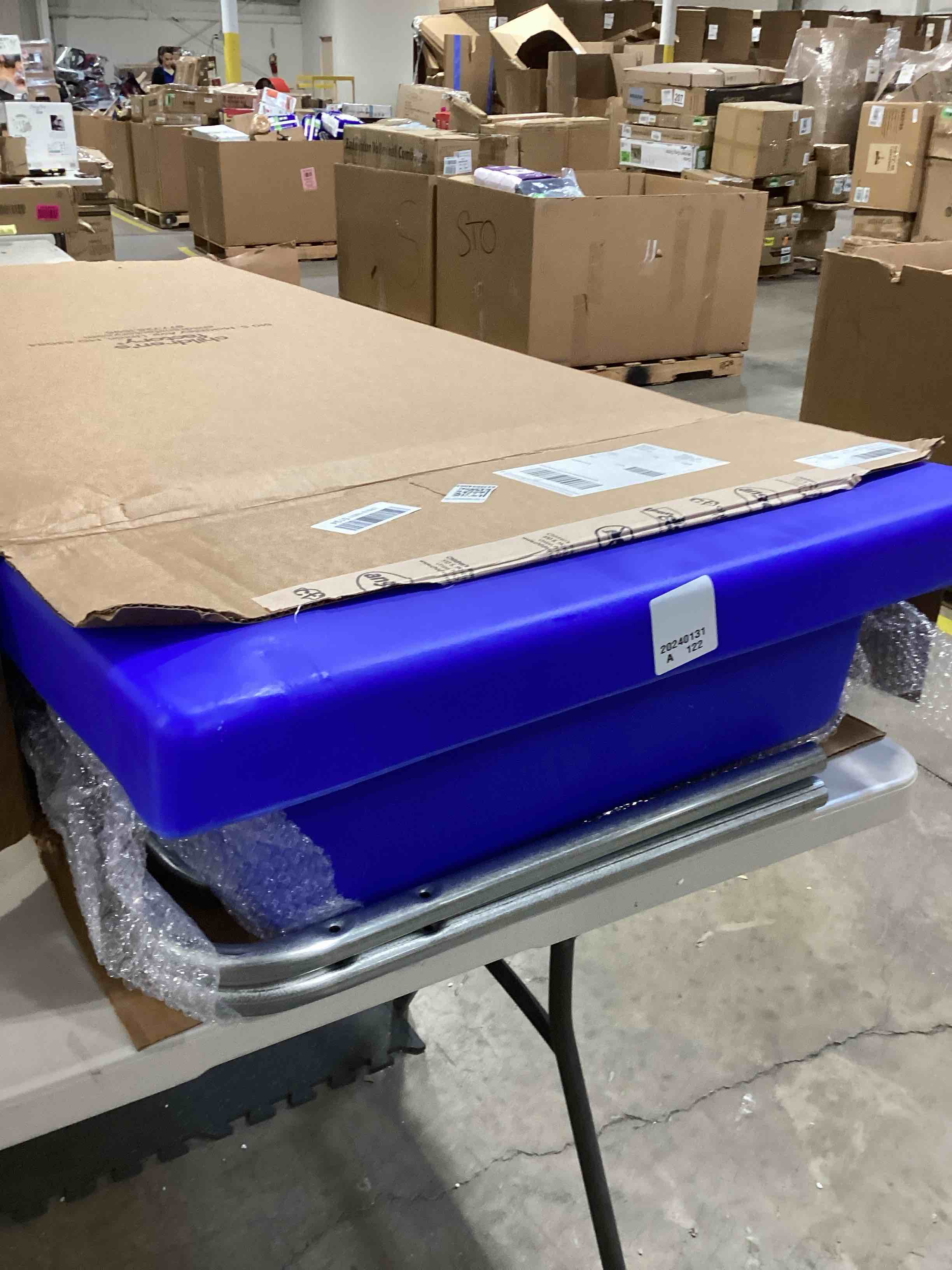 https://s3.amazonaws.com/lotting-images-prod/bidfta/YEL6577914_1721925015649.jpeg