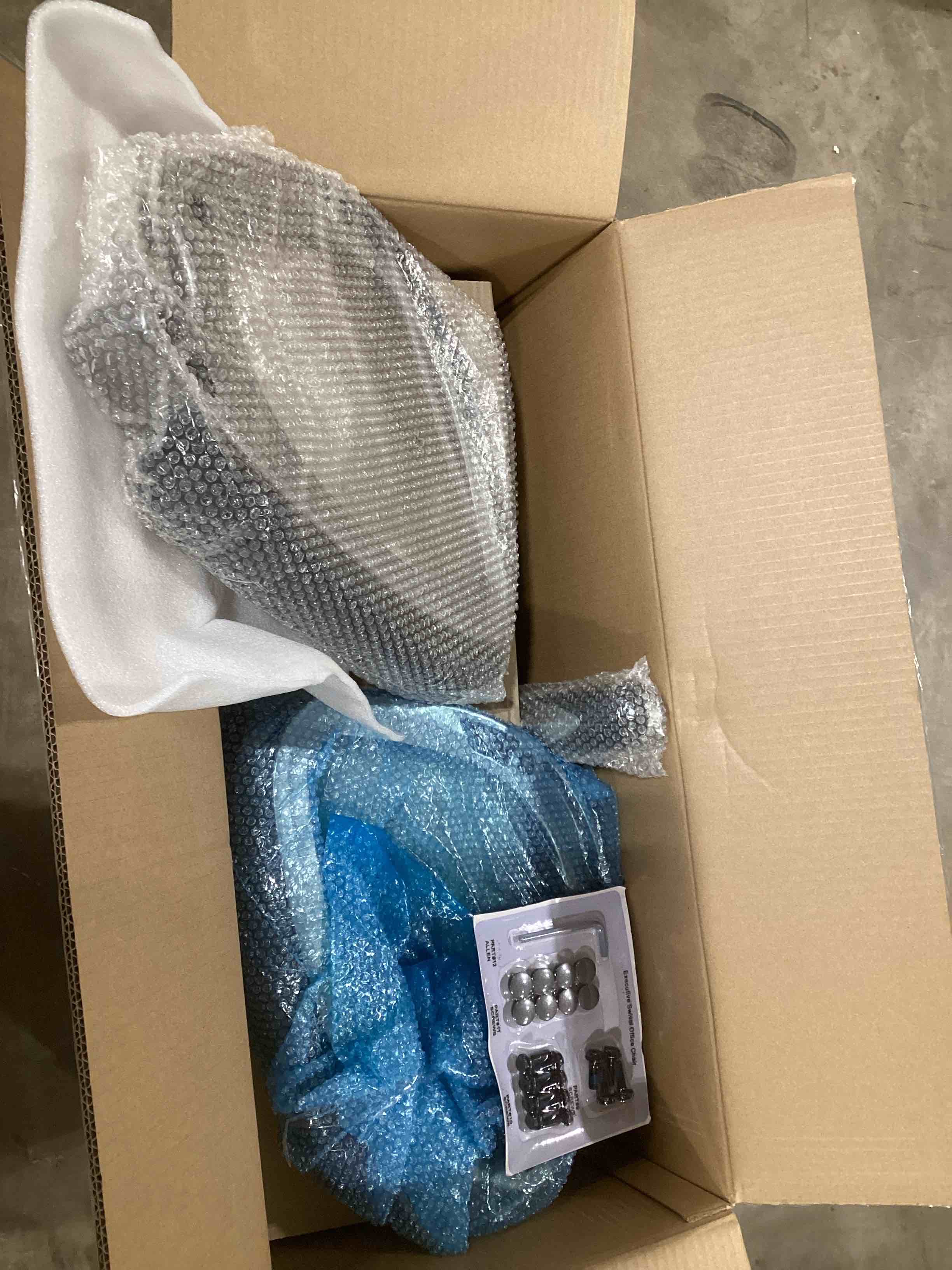 https://s3.amazonaws.com/lotting-images-prod/bidfta/YEL6578187_1719314241771.jpeg