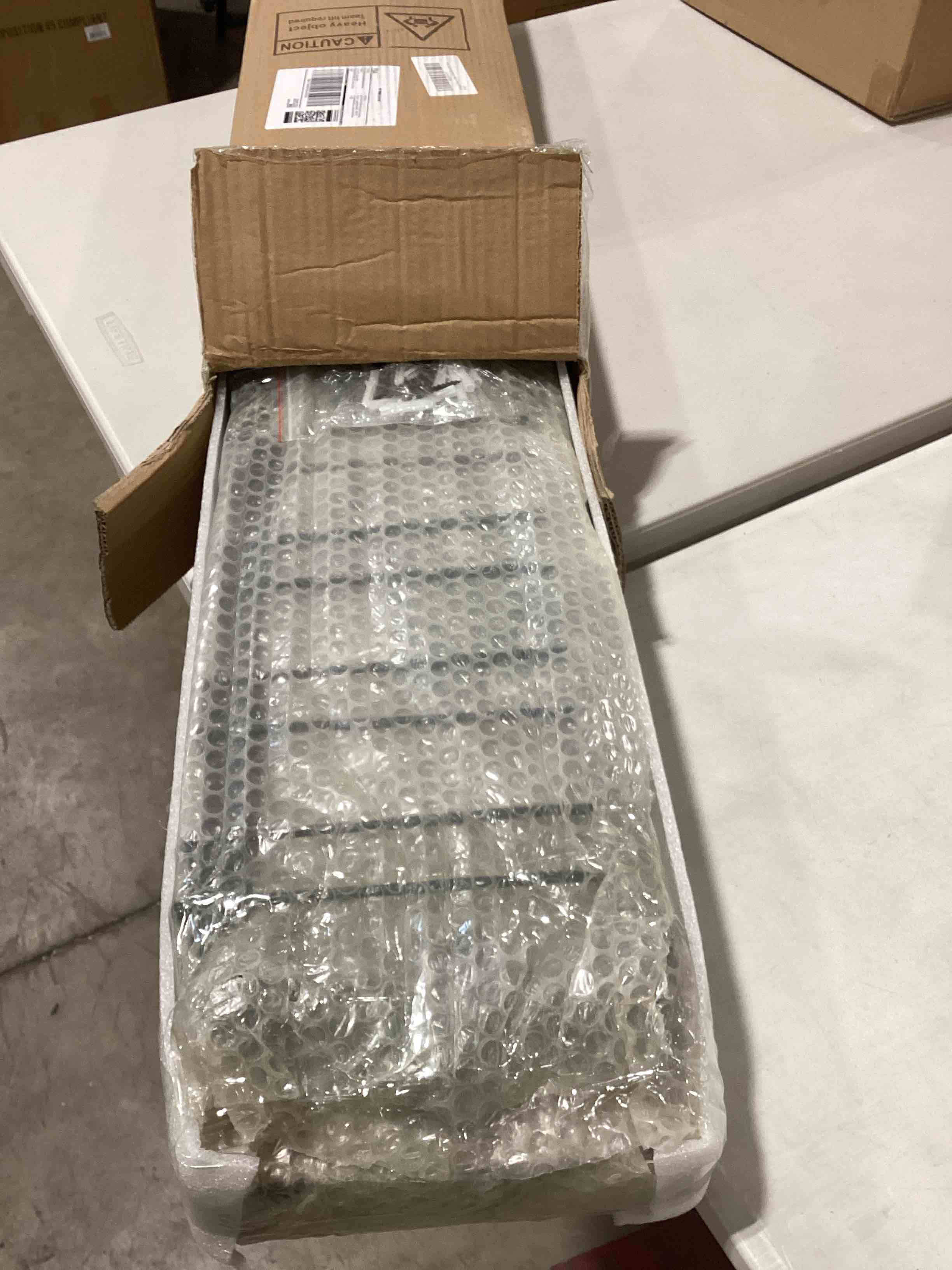 https://s3.amazonaws.com/lotting-images-prod/bidfta/YEL6578520_1719668007866.jpeg