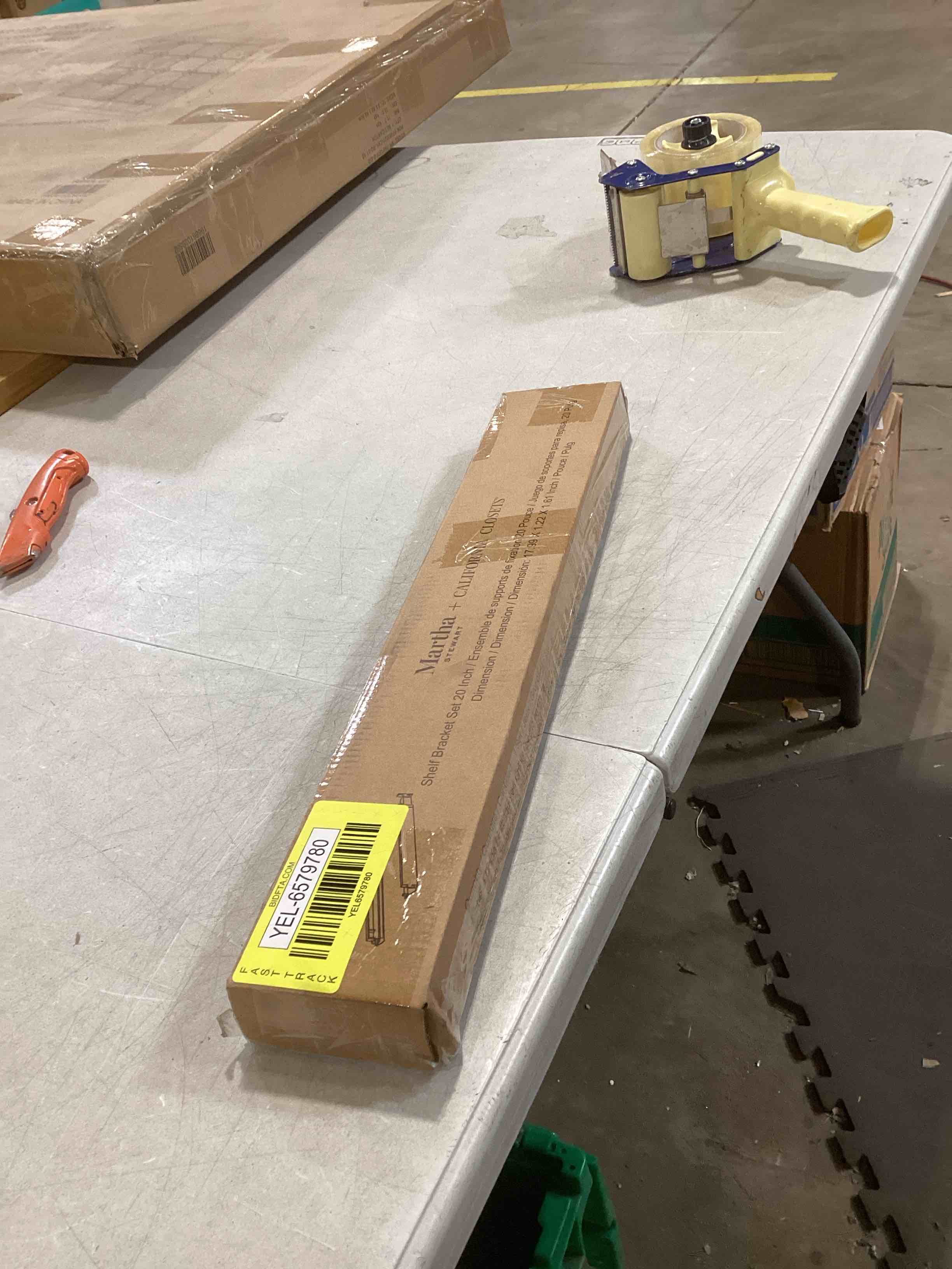 https://s3.amazonaws.com/lotting-images-prod/bidfta/YEL6579780_1723575538235.jpeg