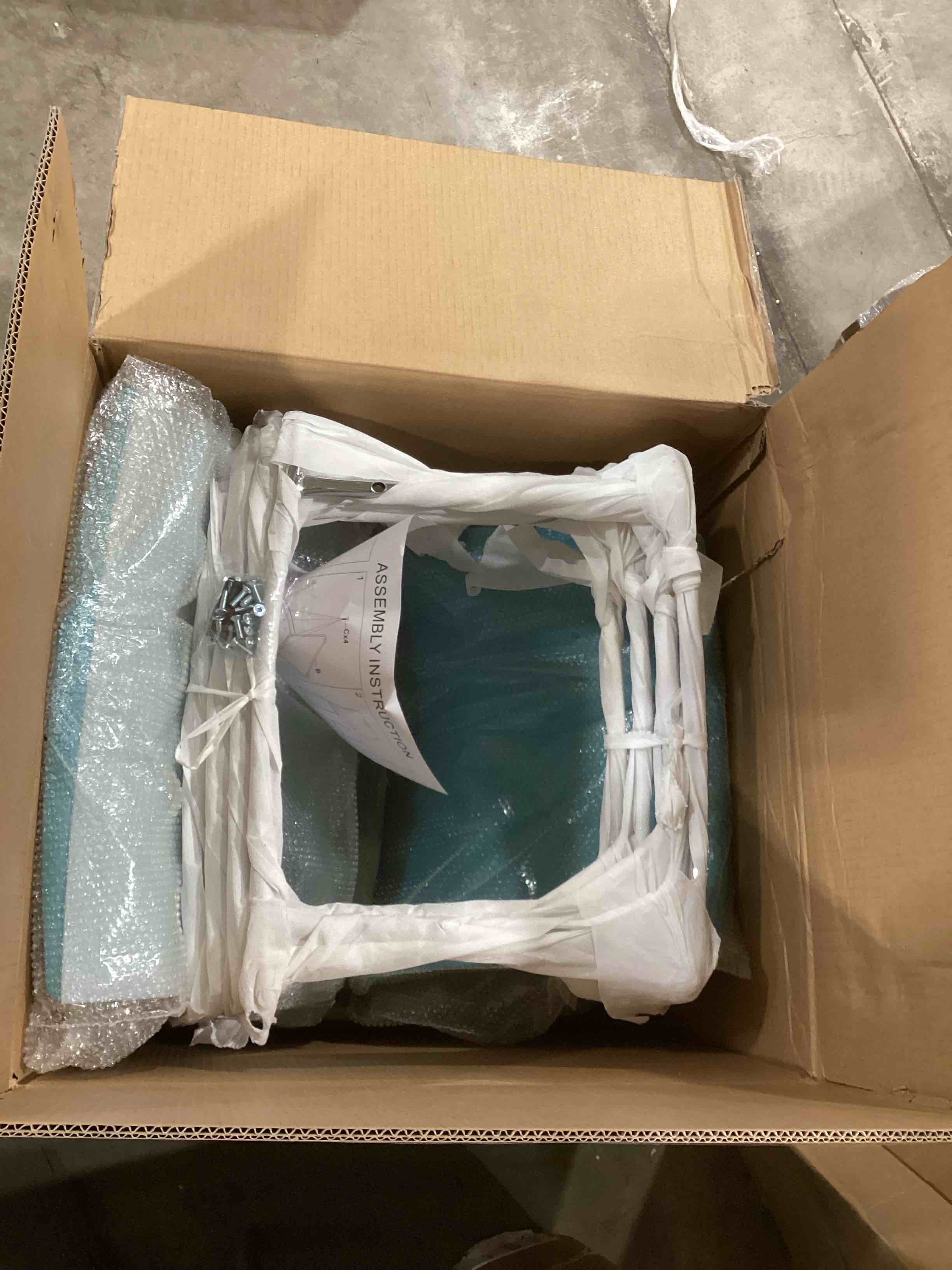 https://s3.amazonaws.com/lotting-images-prod/bidfta/YEL6579826_1723641951715.jpeg