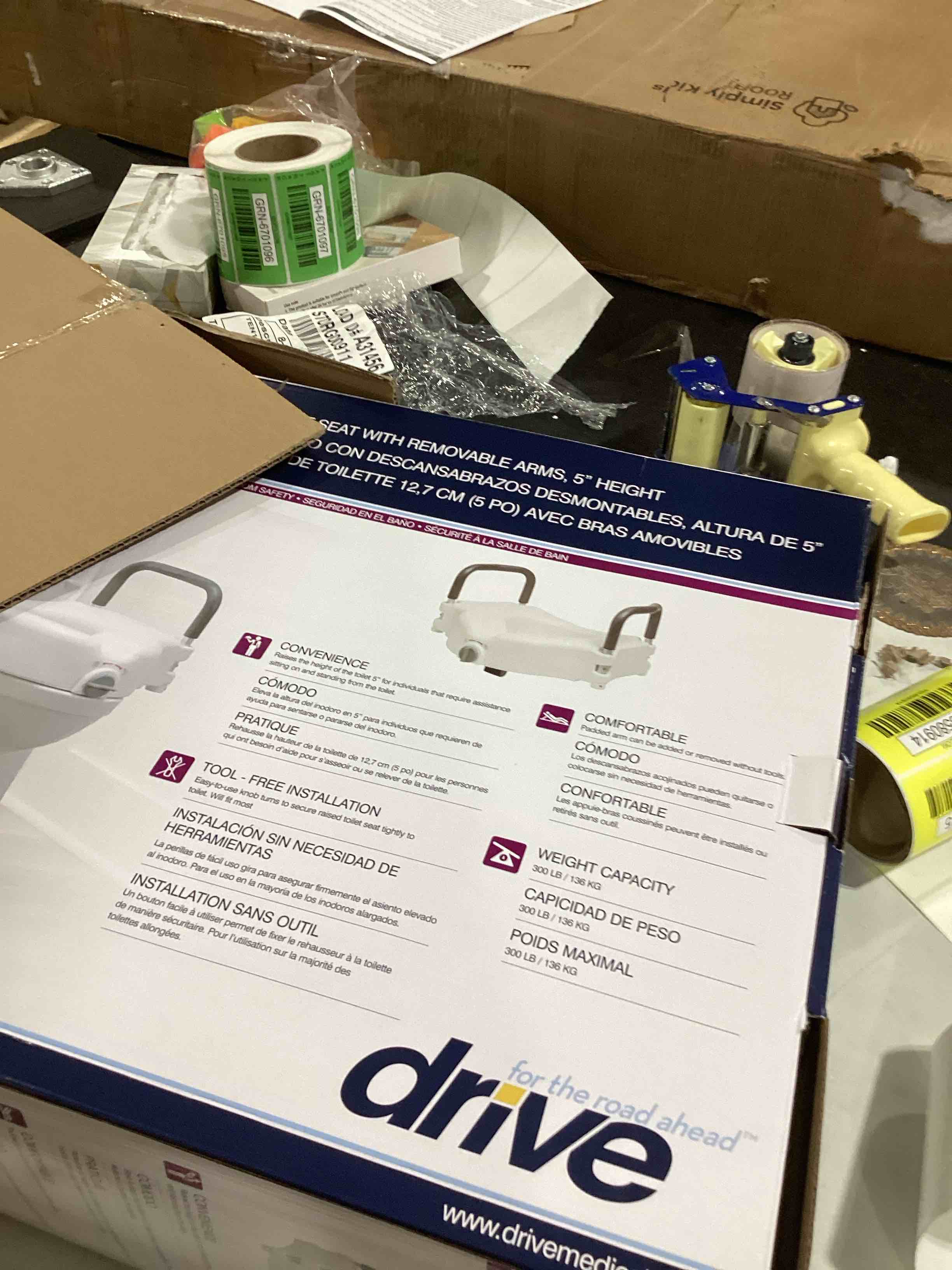 Drive Medical RTL12027RA 2in1 Raised Toilet Seat with Removable