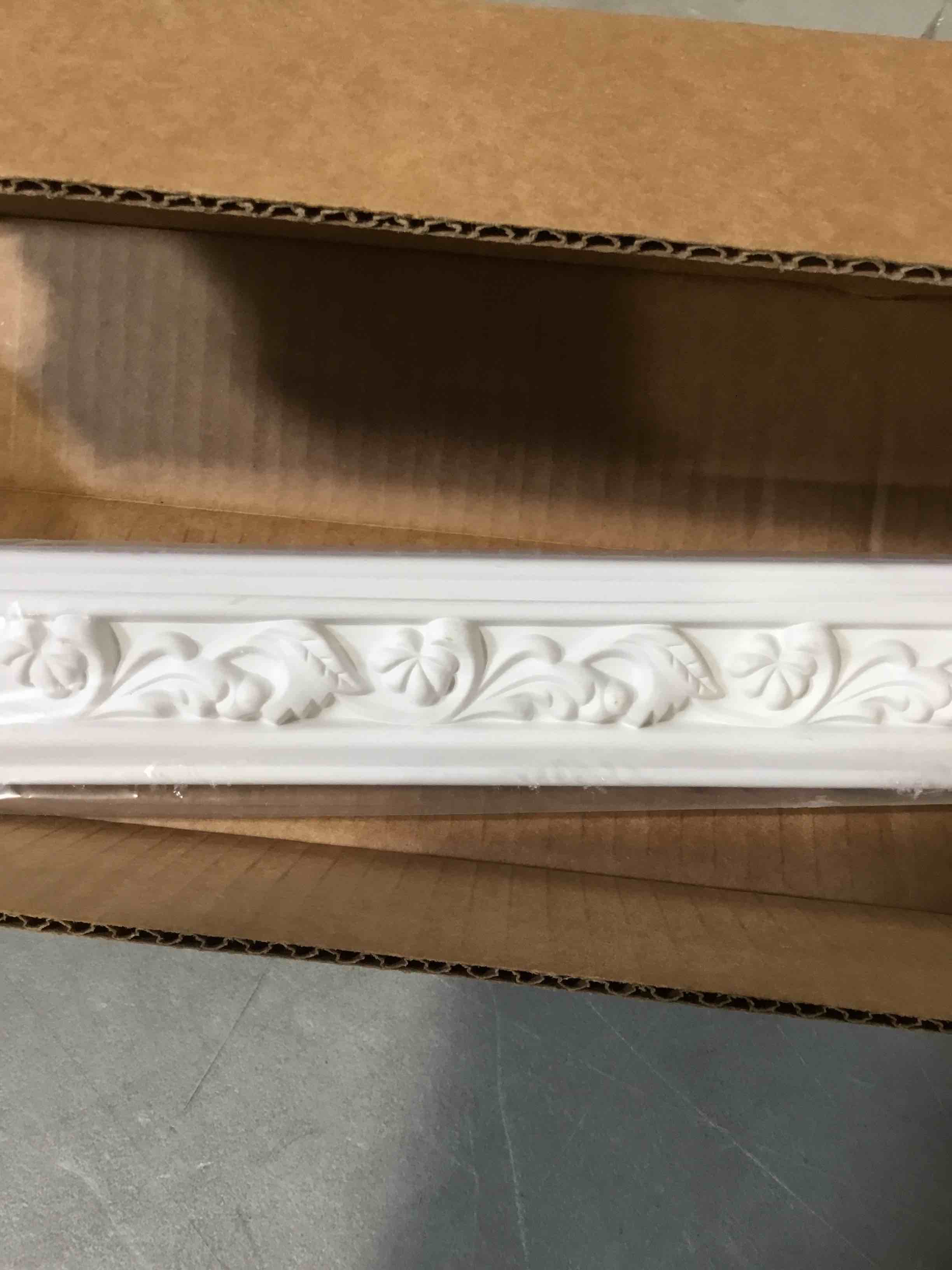 A La Maison Ceilings GK83 Floral DIY Glue-up Foam Crown Molding (Pack / 32.5 ln. ft.), White