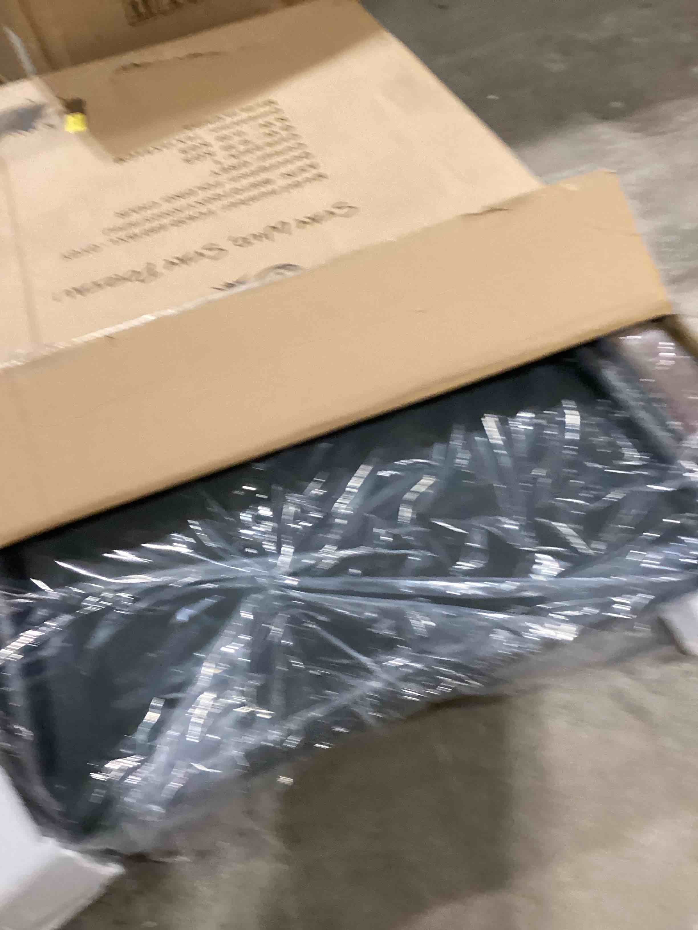 https://s3.amazonaws.com/lotting-images-prod/bidfta/YEL6581919_1722341766519.jpeg