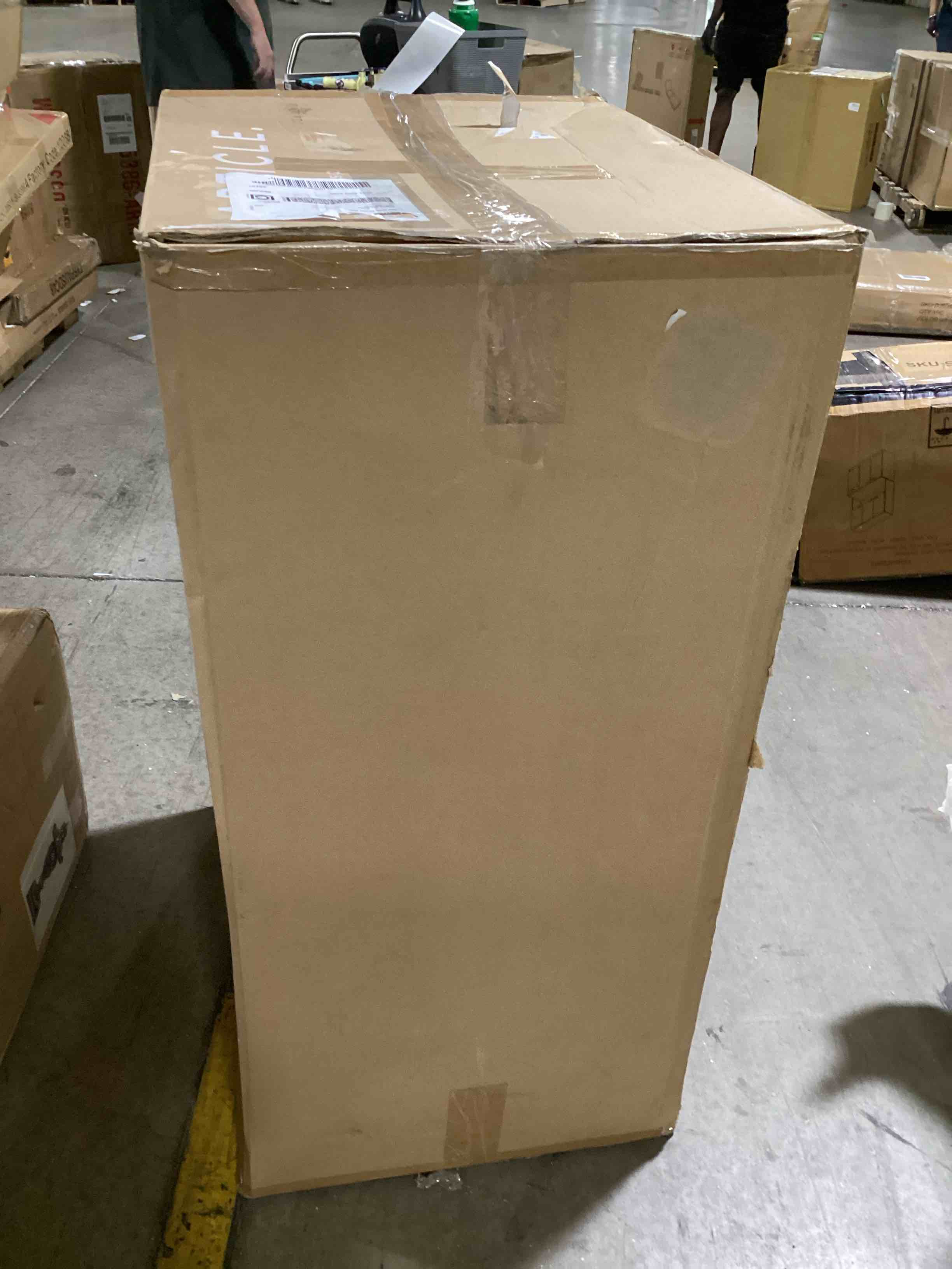 https://s3.amazonaws.com/lotting-images-prod/bidfta/YEL6584611_1718459190441.jpeg