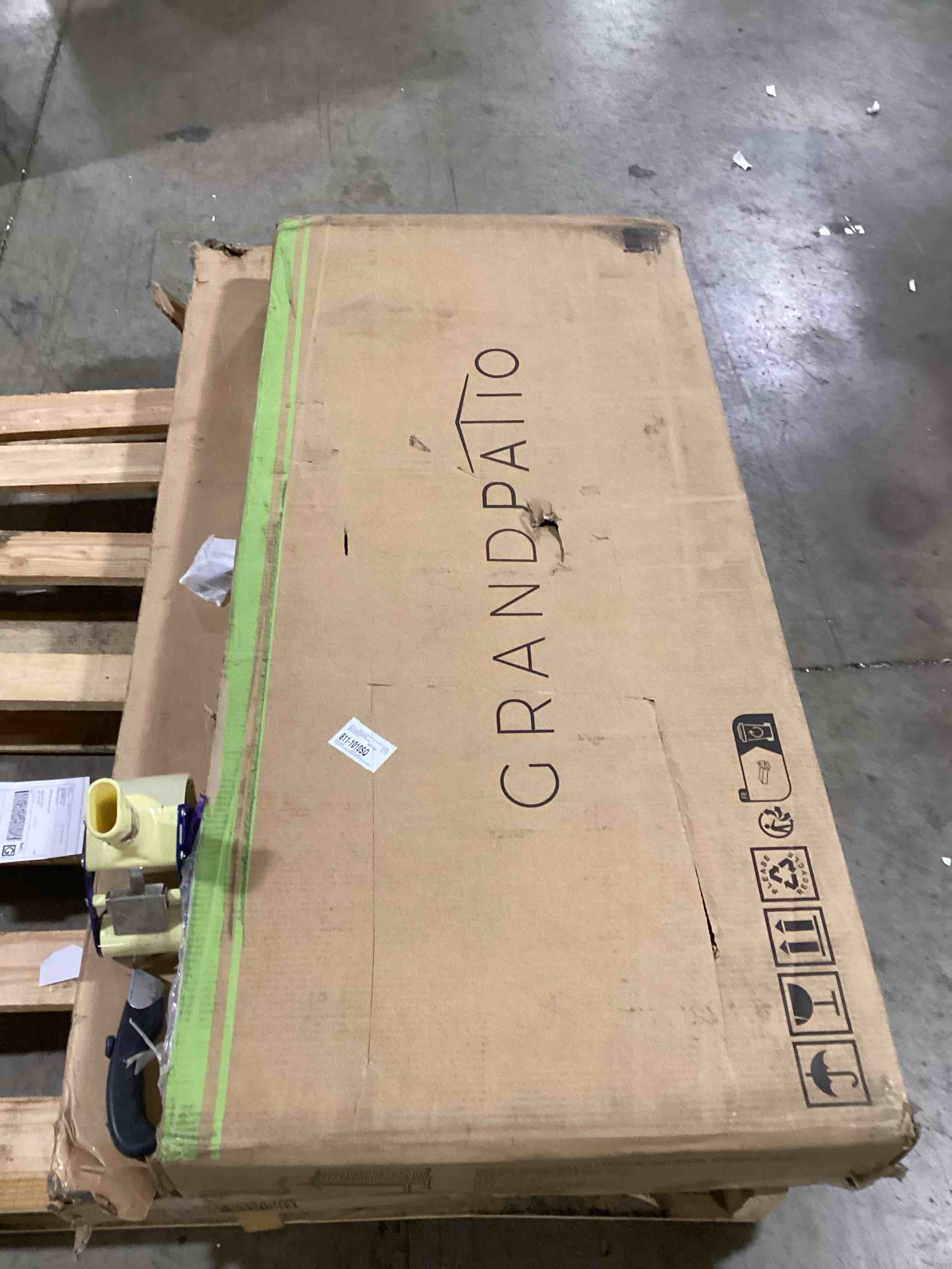 https://s3.amazonaws.com/lotting-images-prod/bidfta/YEL6584649_1718624815853.jpeg