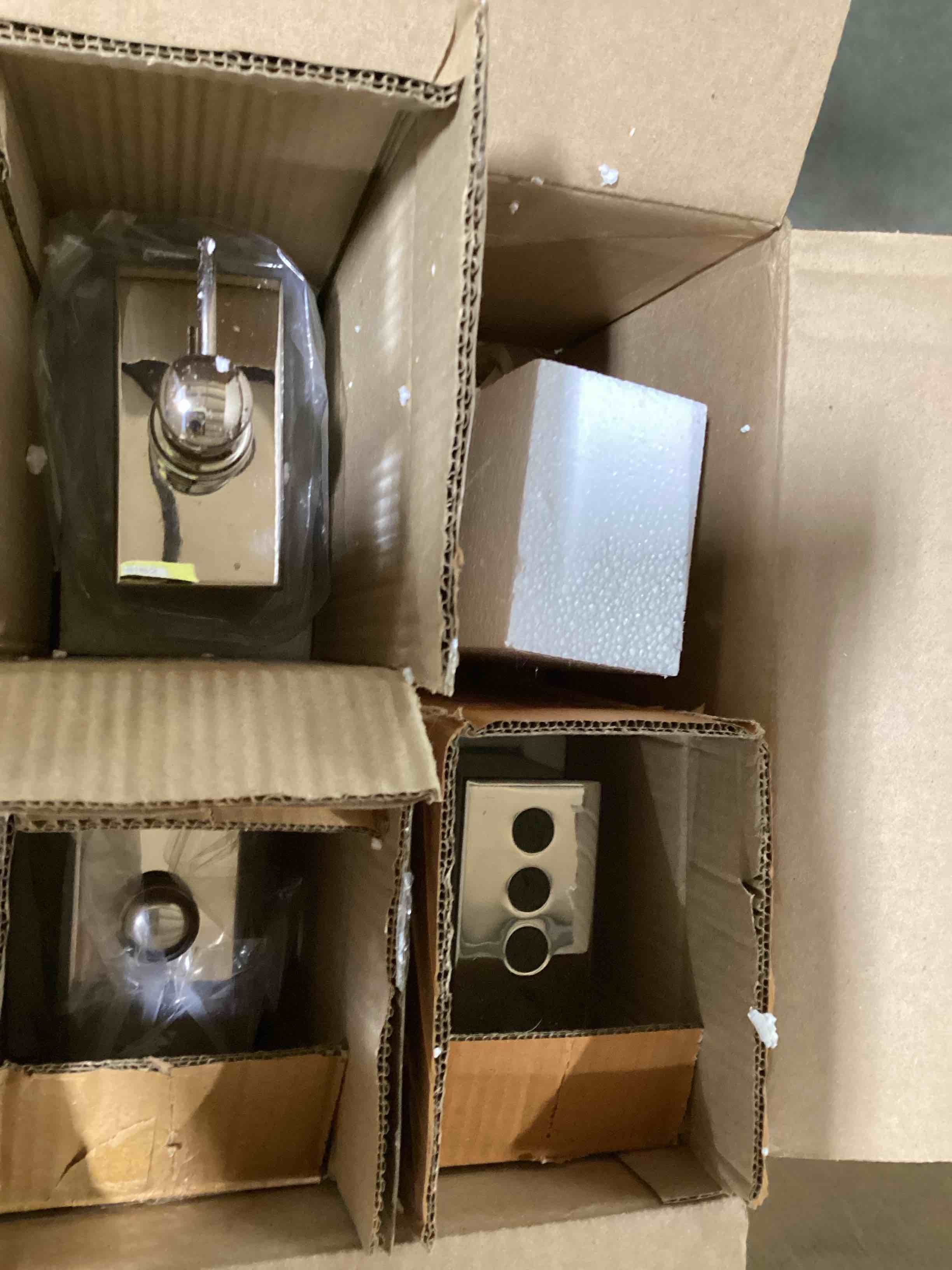 https://s3.amazonaws.com/lotting-images-prod/bidfta/YEL6585181_1719421099906.jpeg