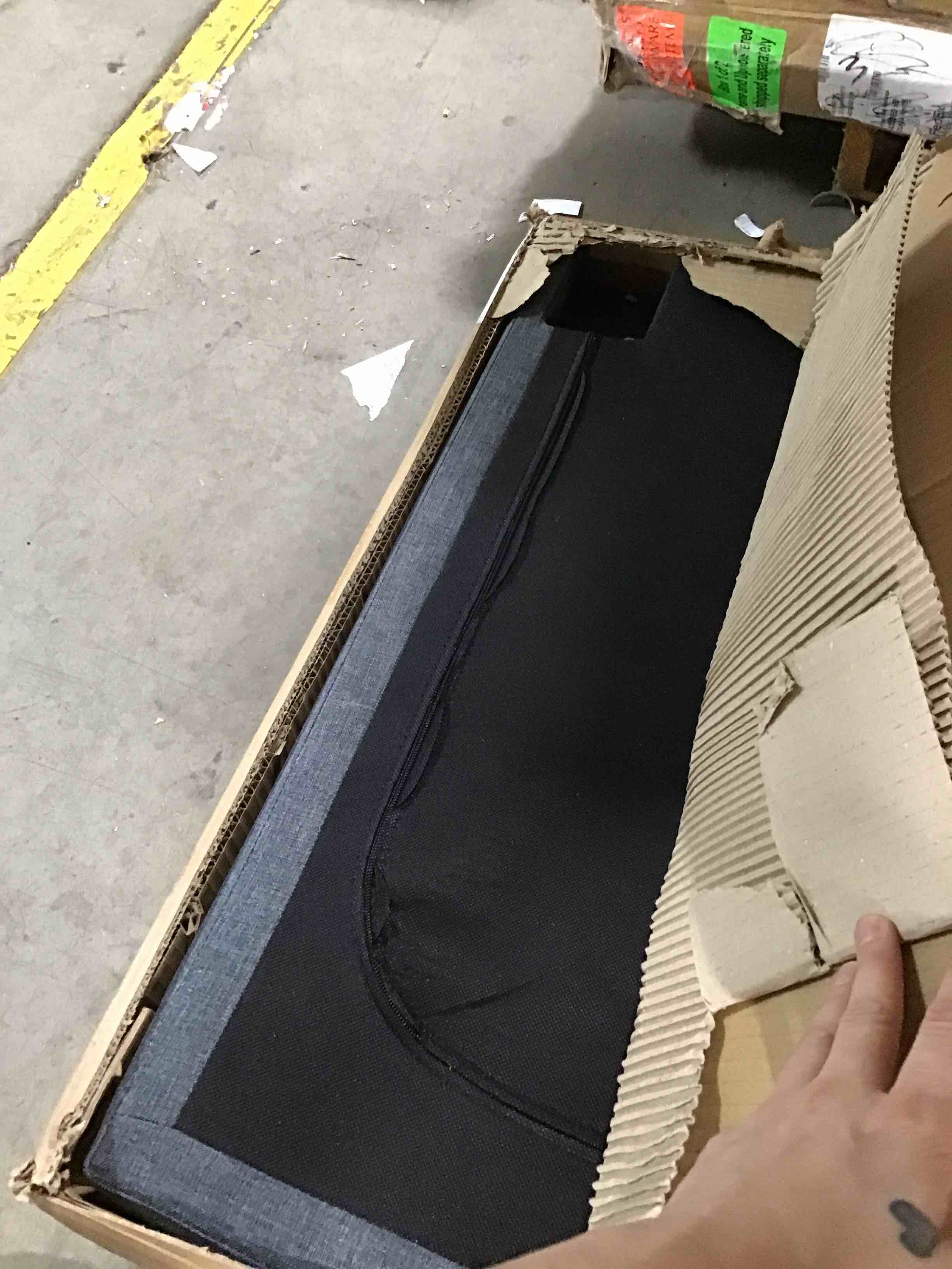 https://s3.amazonaws.com/lotting-images-prod/bidfta/YEL6587061_1717694540842.jpeg