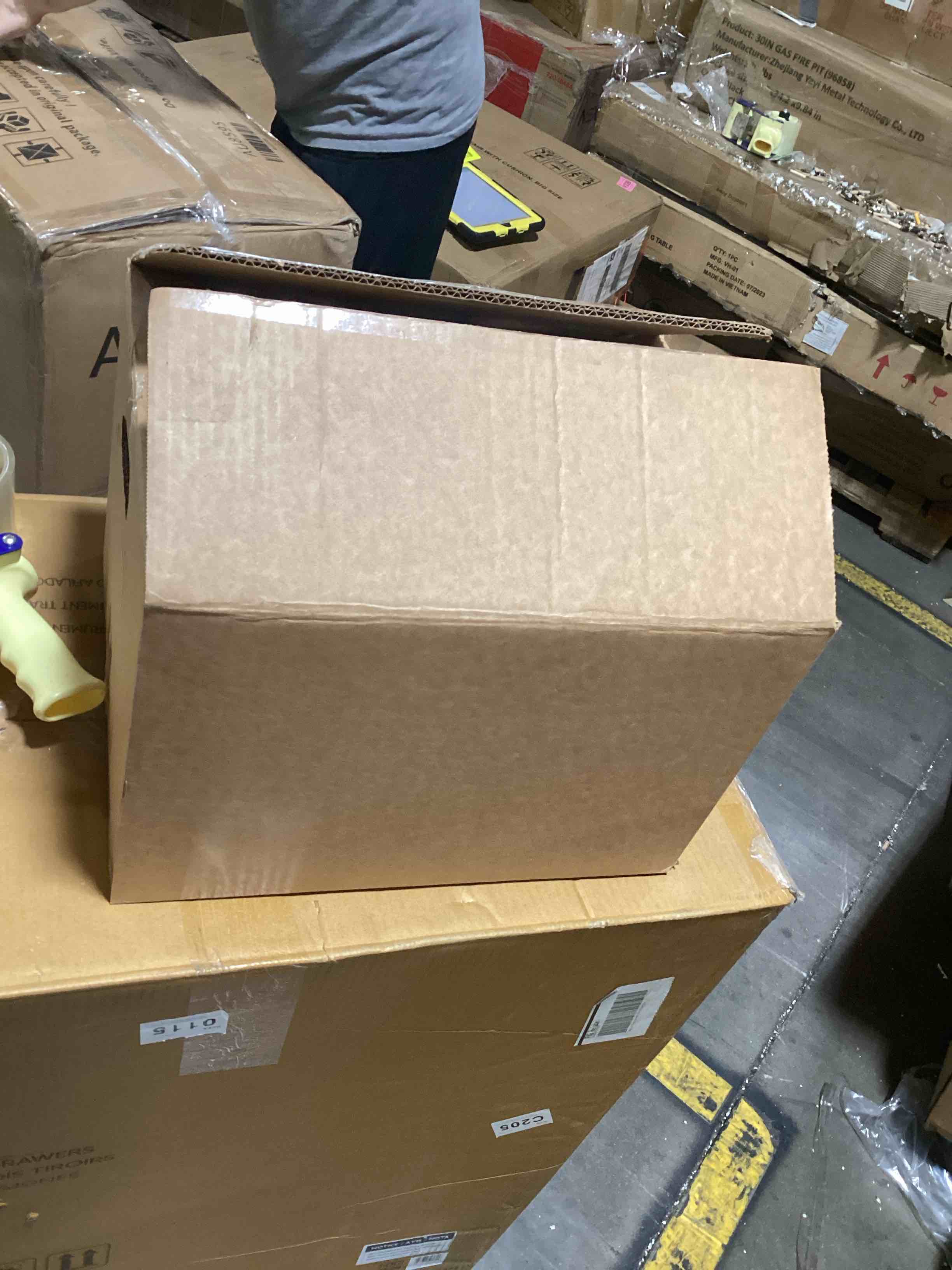 https://s3.amazonaws.com/lotting-images-prod/bidfta/YEL6587766_1718211630714.jpeg