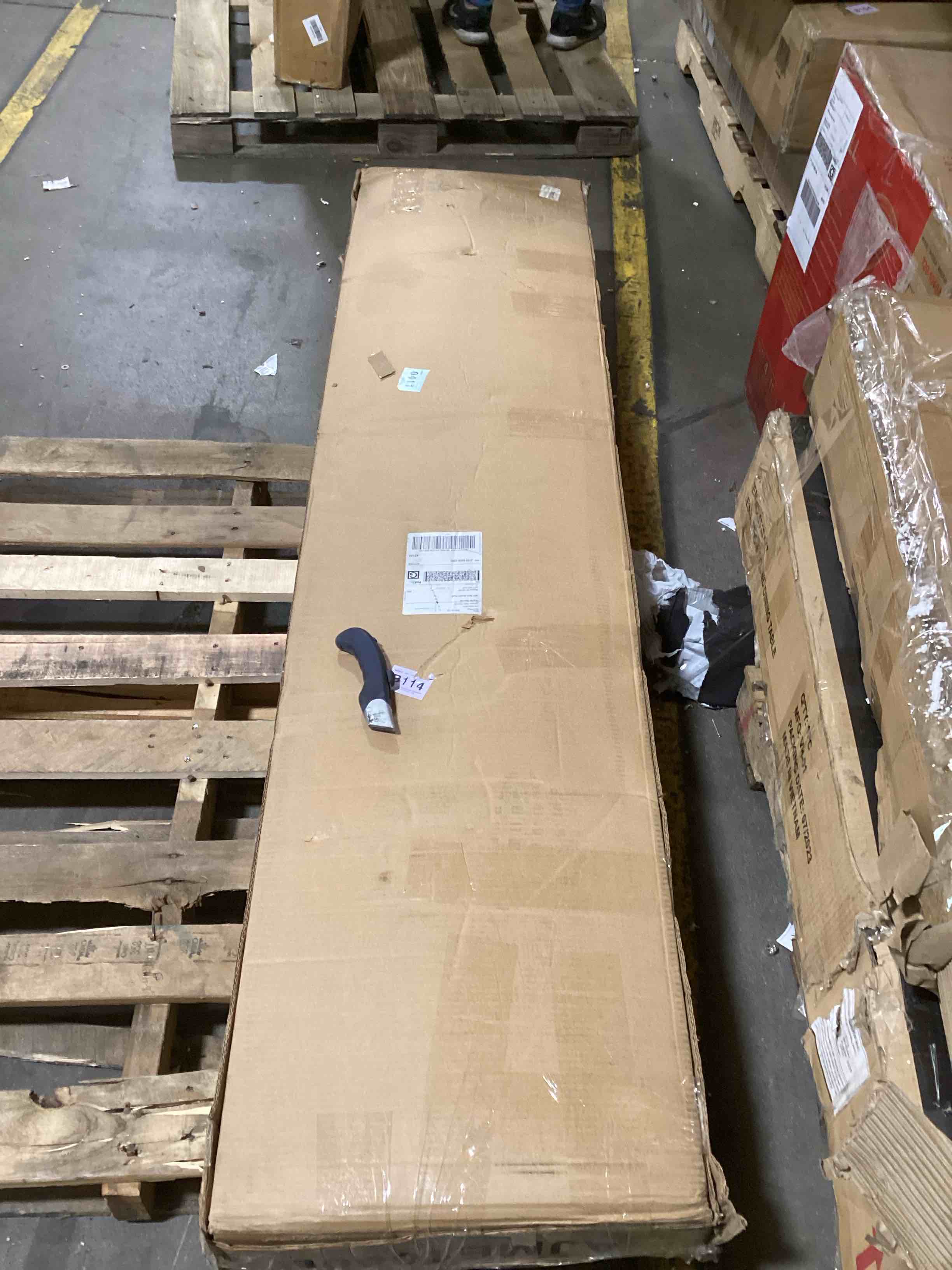https://s3.amazonaws.com/lotting-images-prod/bidfta/YEL6587777_1718211889380.jpeg