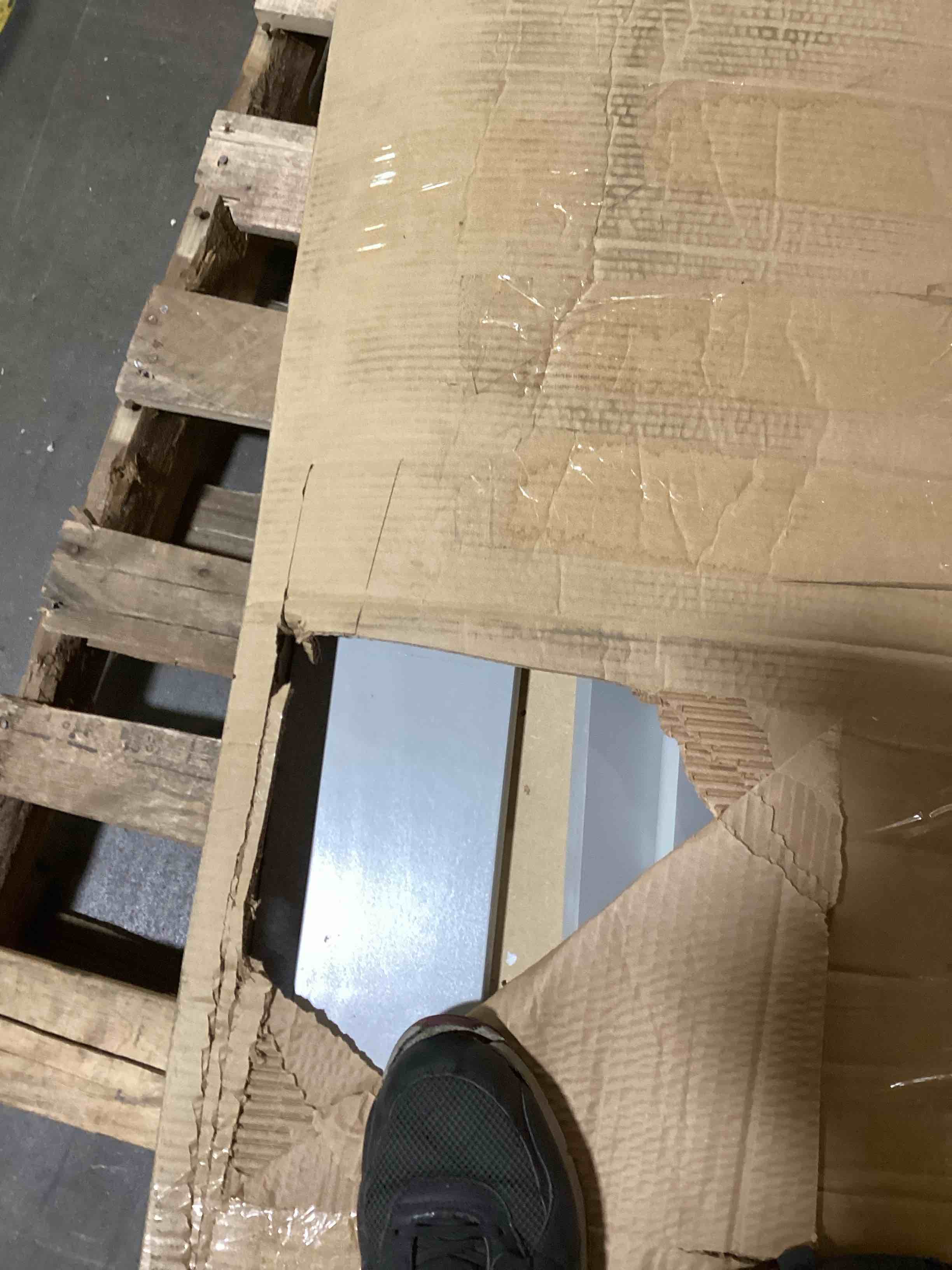 https://s3.amazonaws.com/lotting-images-prod/bidfta/YEL6587777_1718211913722.jpeg