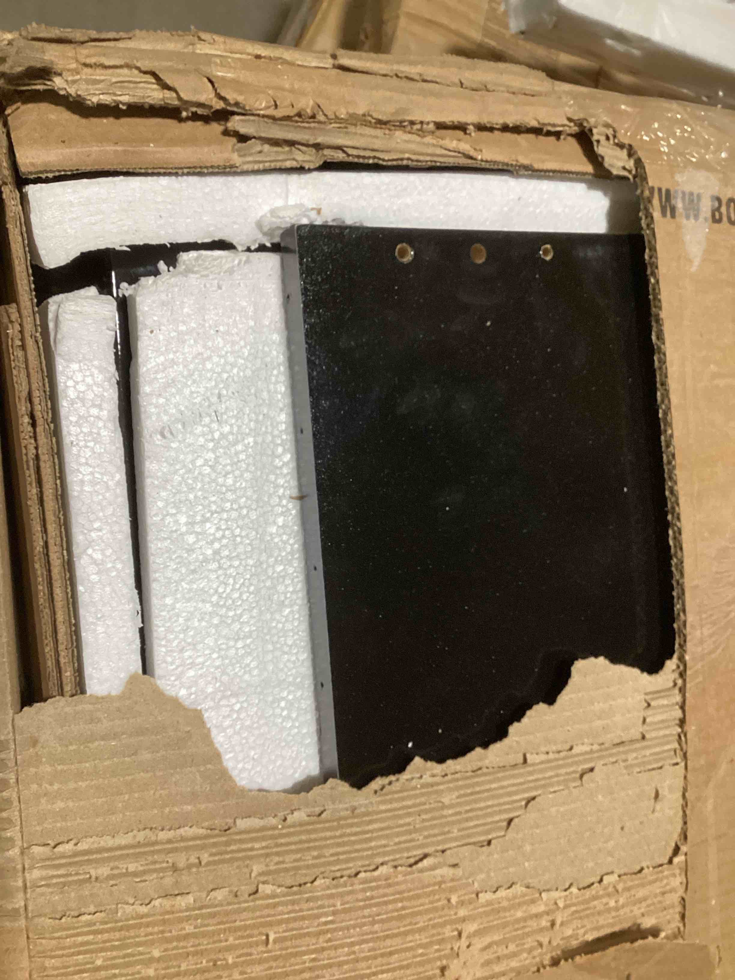 https://s3.amazonaws.com/lotting-images-prod/bidfta/YEL6588001_1718297576348.jpeg